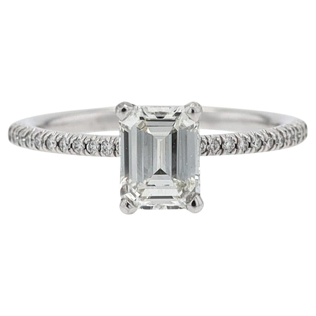 GIA Certified Contemporary 1 Carat Diamond Engagement Ring For Sale
