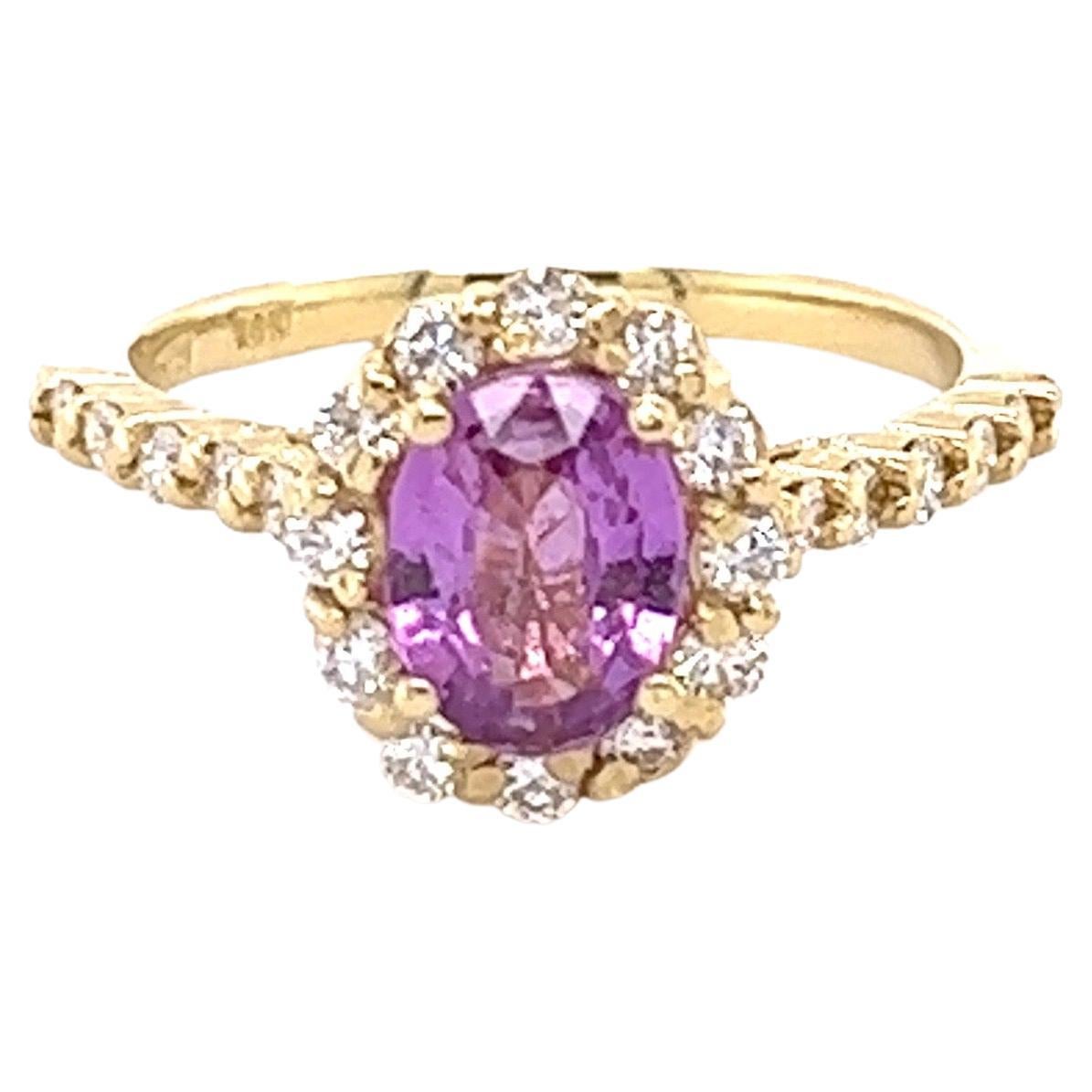 Bague en or jaune 18 carats avec diamants et saphir rose de 1,63 carat, certifié sans chaleur par le GIA en vente