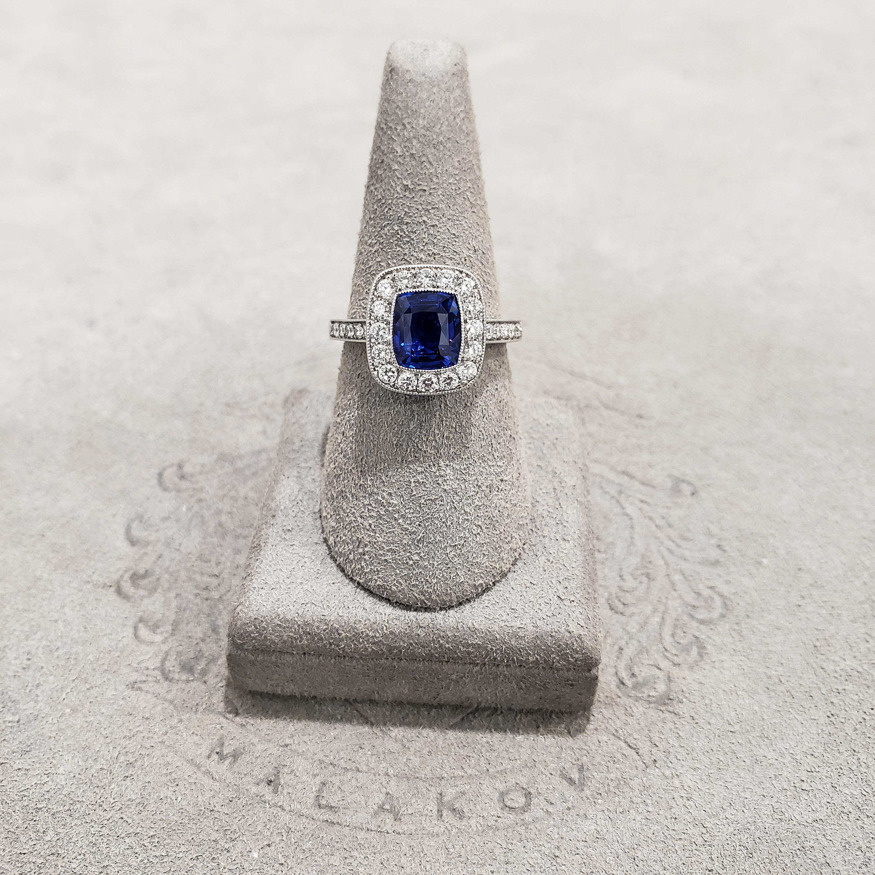 Bague de fiançailles Roman Malakov en saphir bleu non chauffé et halo de diamants Neuf - En vente à New York, NY