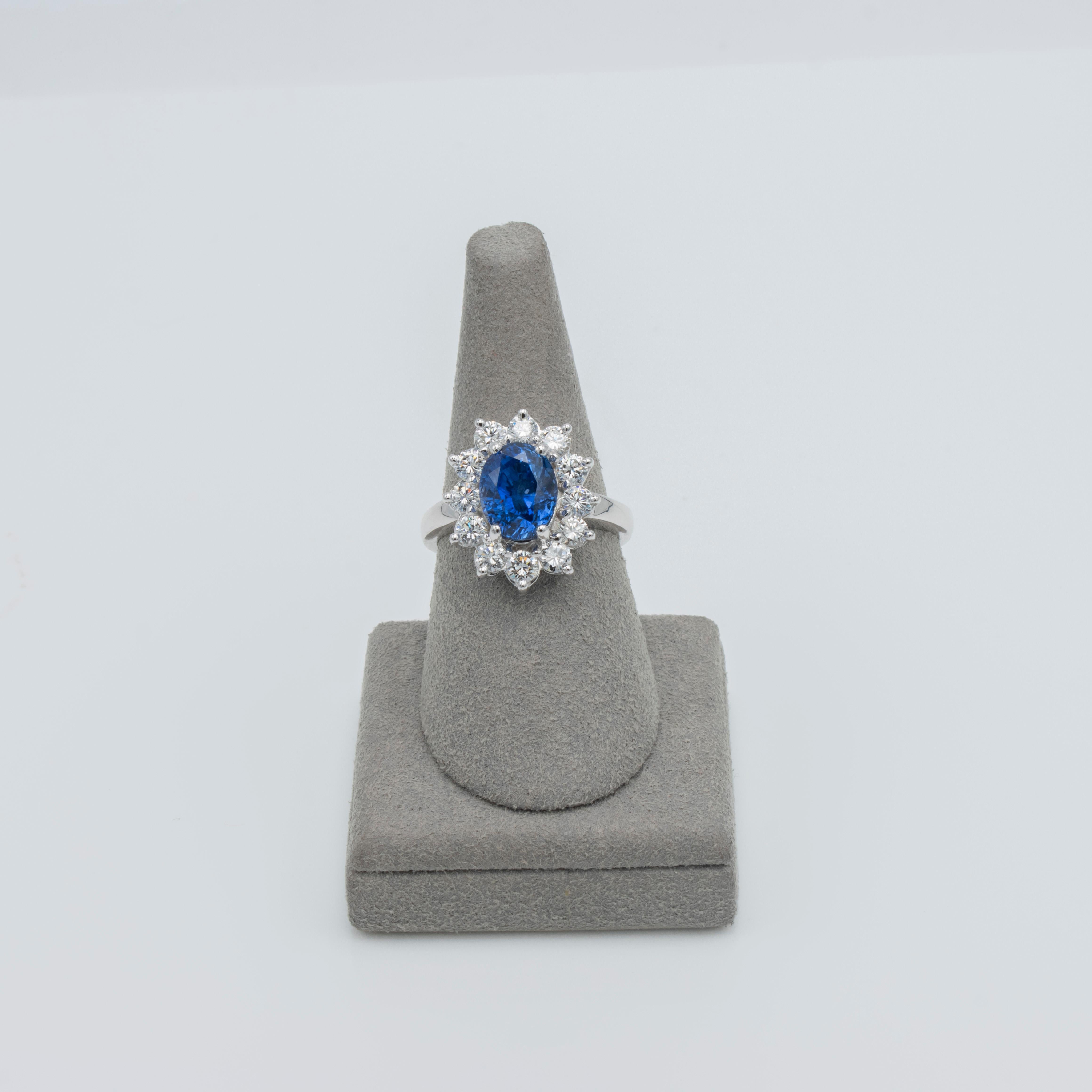 Verlobungsring mit GIA-zertifiziertem 3,90 Karat unbehandeltem Saphir und Diamant-Halo mit floralem Halo 2