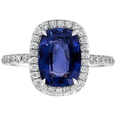Anello di fidanzamento con zaffiro e diamante aureolato certificato GIA da 3,37 carati con taglio a cuscino