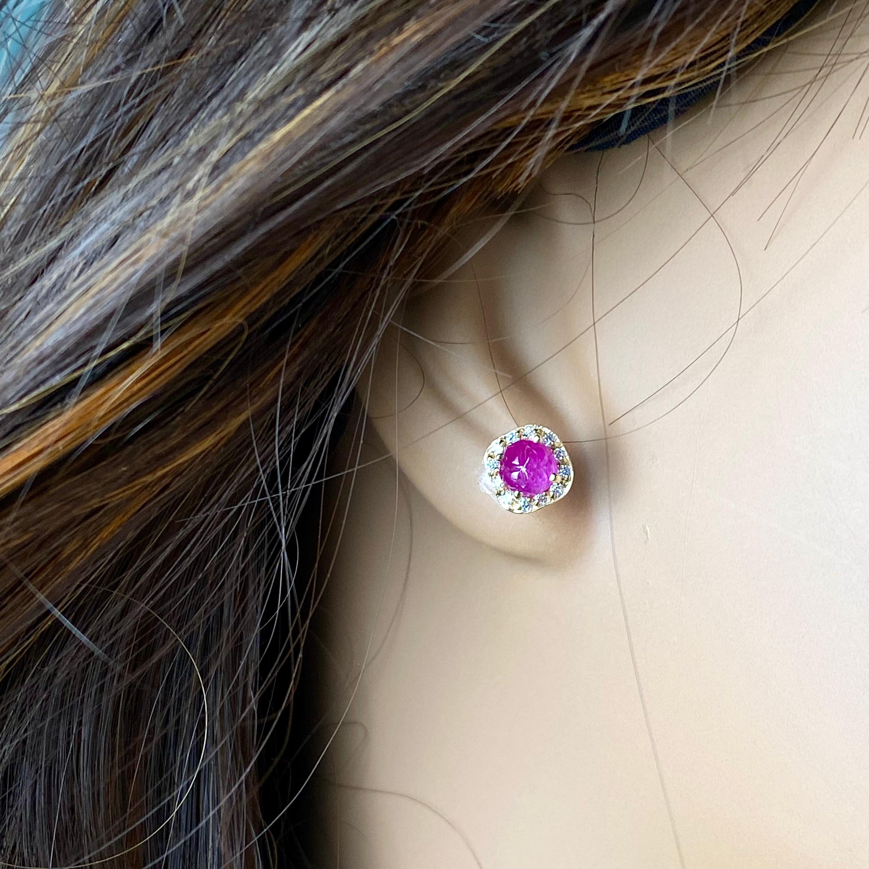 GIA-zertifizierte unbehandelte burmesische geschnitzte Rubine Diamant-Ohrringe 1,85 Karat Gold  im Zustand „Neu“ im Angebot in New York, NY