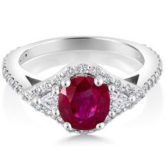Certifié GIA sans chaleur  Bague en platine avec rubis de Birmanie de 1,63 carat et diamants de 0,90 carat   