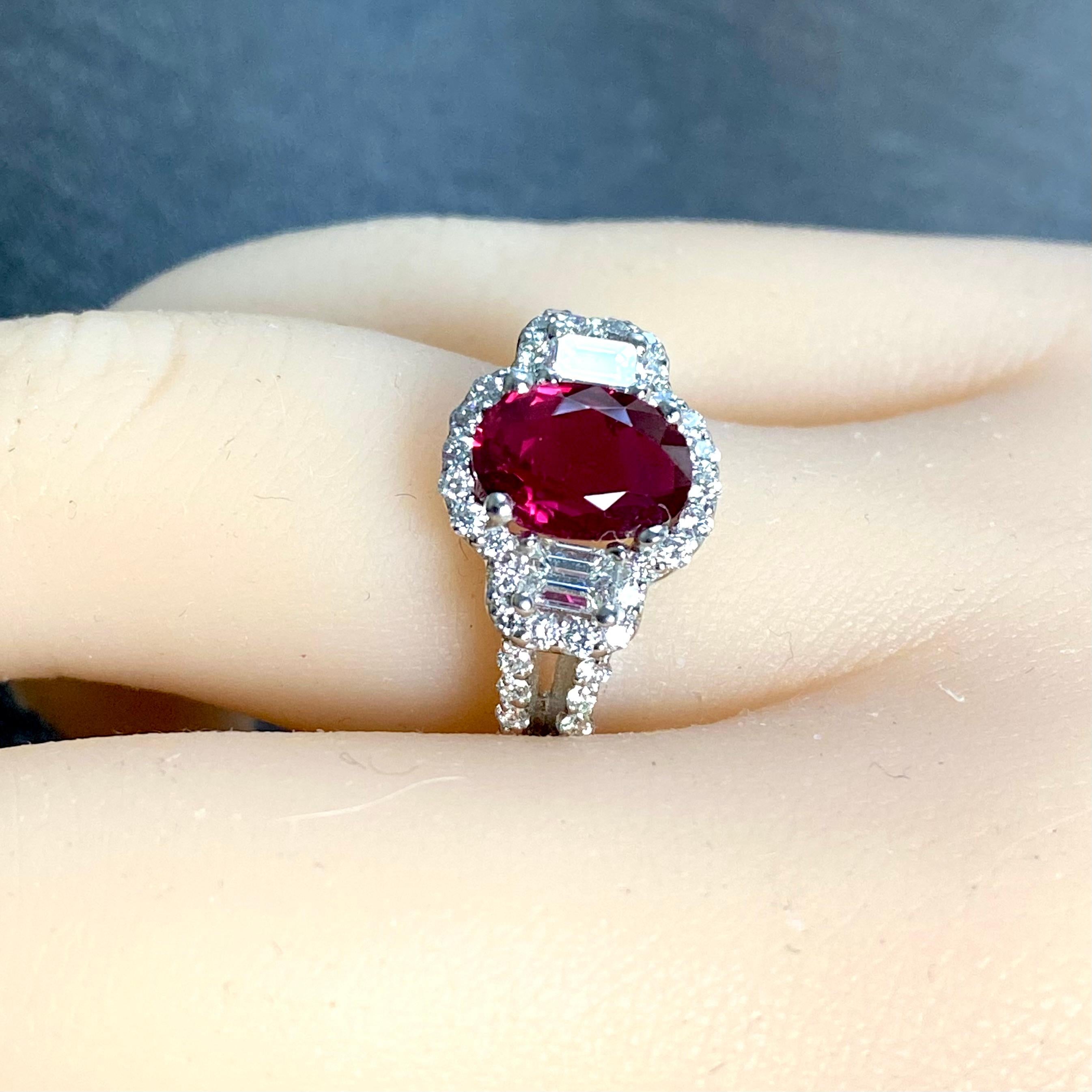 GIA Certified No Heat Burma Ruby 1.95 Carat Diamond 1.20 Carat Platinum Ring en vente 2