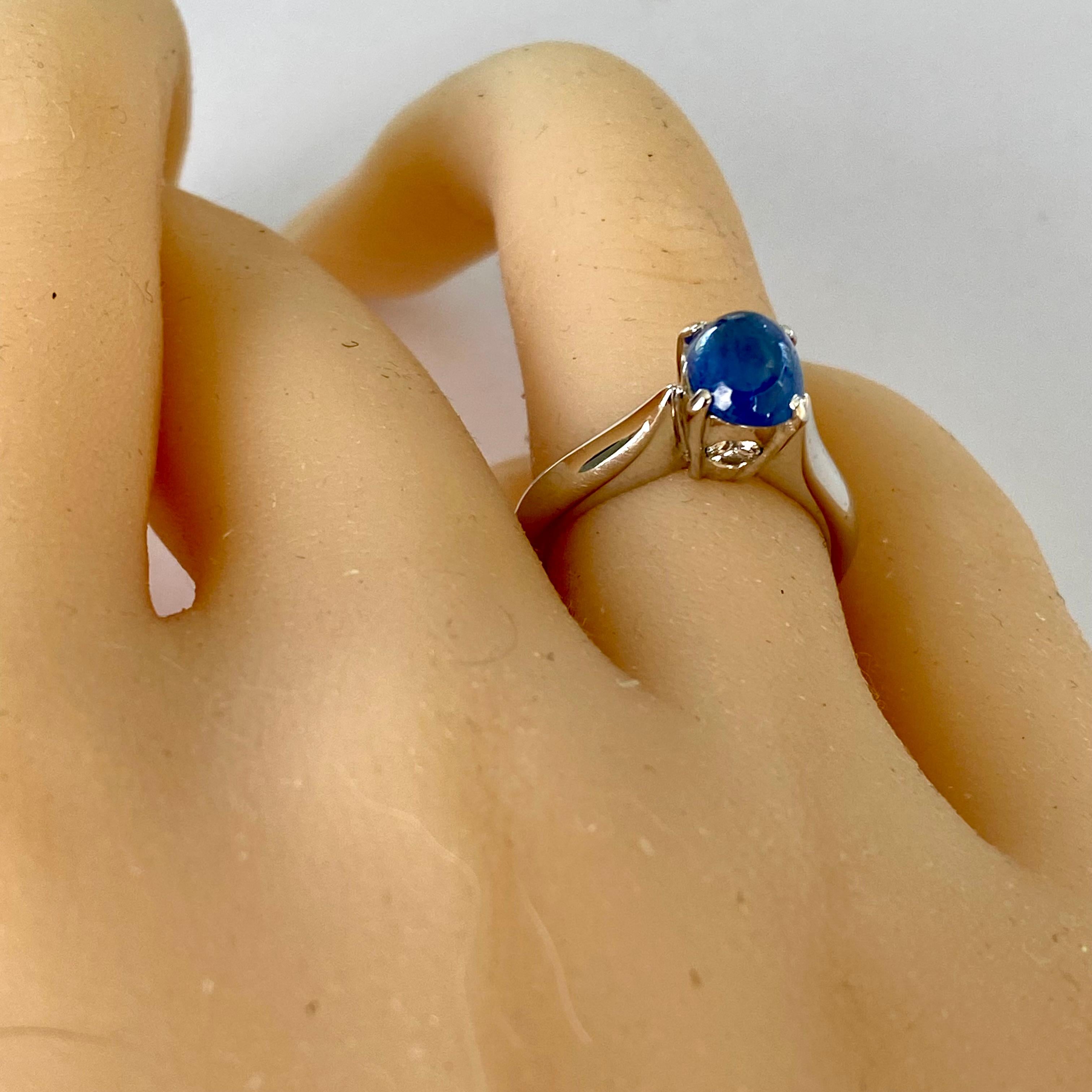 Contemporary GIA Certified No Heat Cabochon Sapphire 1.84 Carat Diamonds 0.30 Carat Ring  For Sale