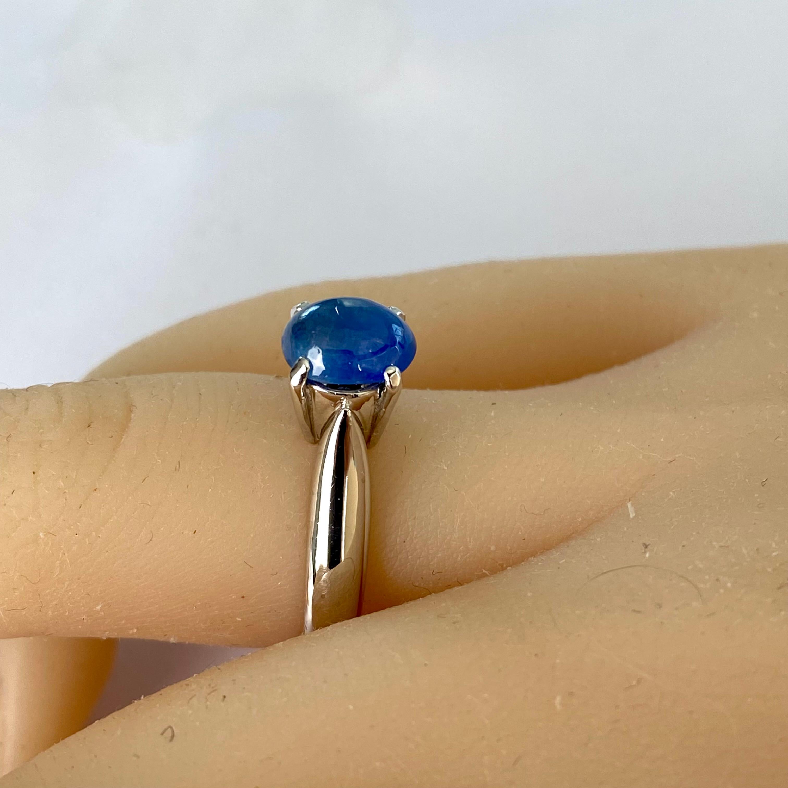 GIA Certified No Heat Cabochon Sapphire 1.84 Carat Diamonds 0.30 Carat Ring  In Good Condition For Sale In New York, NY