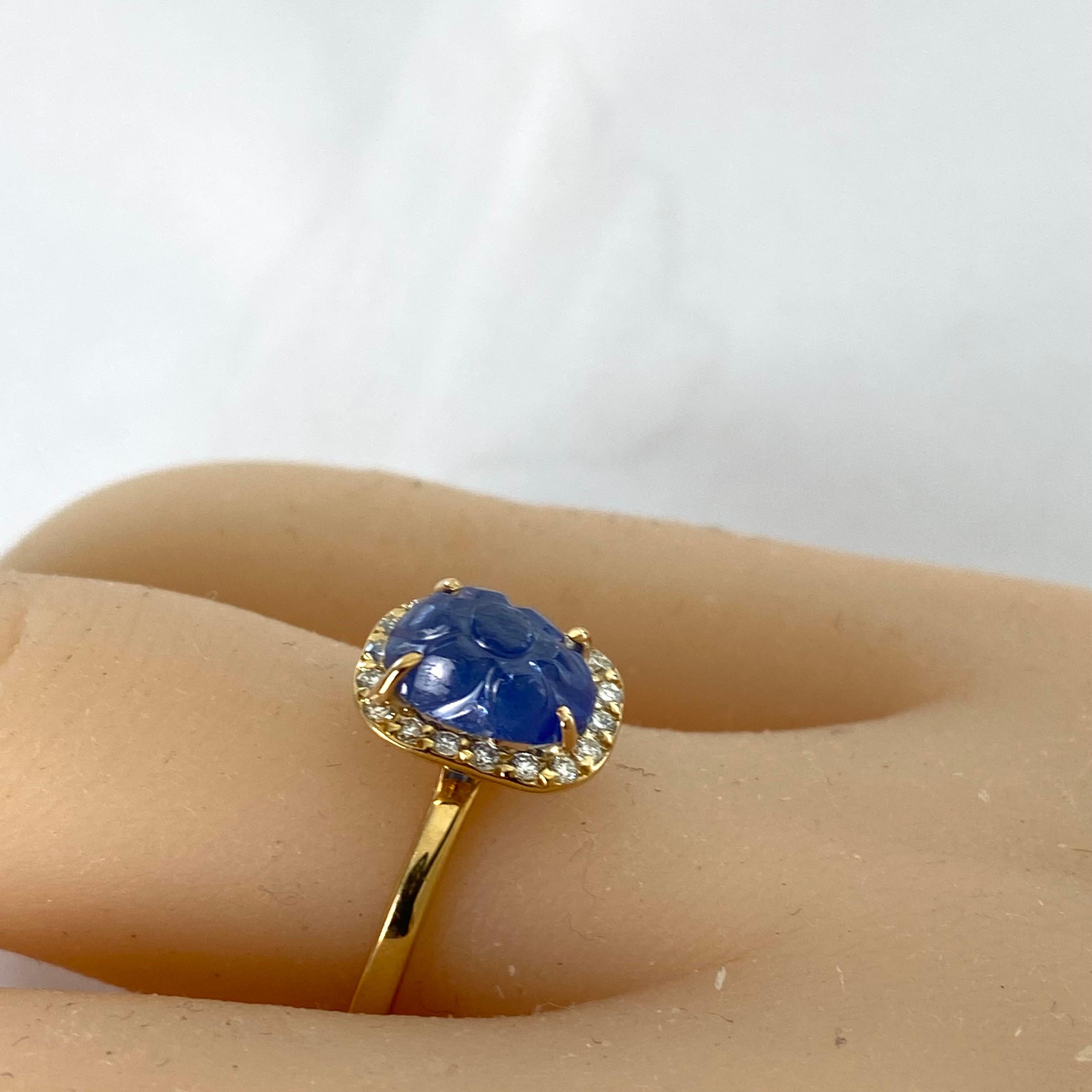 GIA Certified No Heat Carved Sapphire Diamond 2.61 Carat 18 Karat Yellow Gold For Sale 3