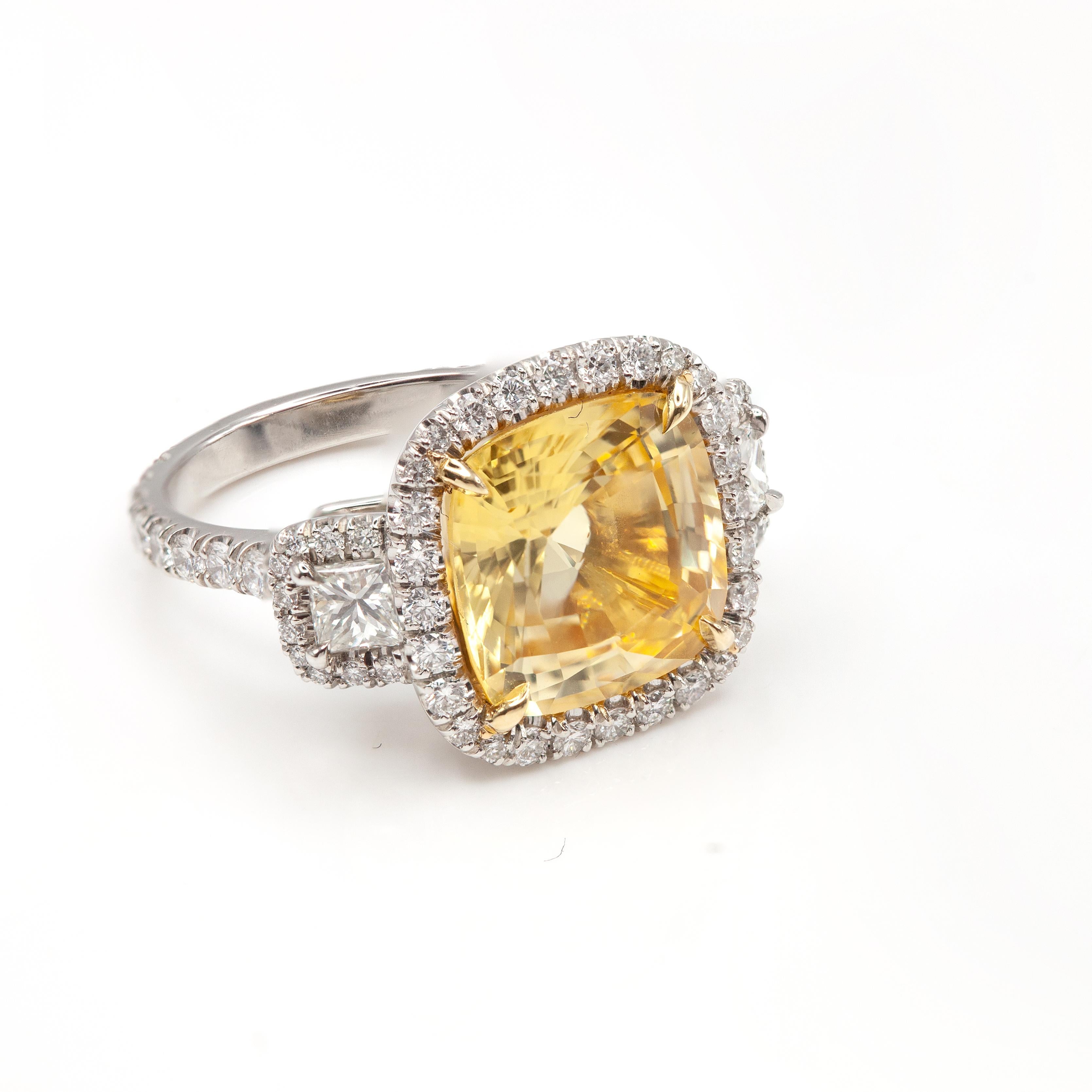 Bague en platine avec saphir jaune de Ceylan et diamant certifiés GIA en vente 4