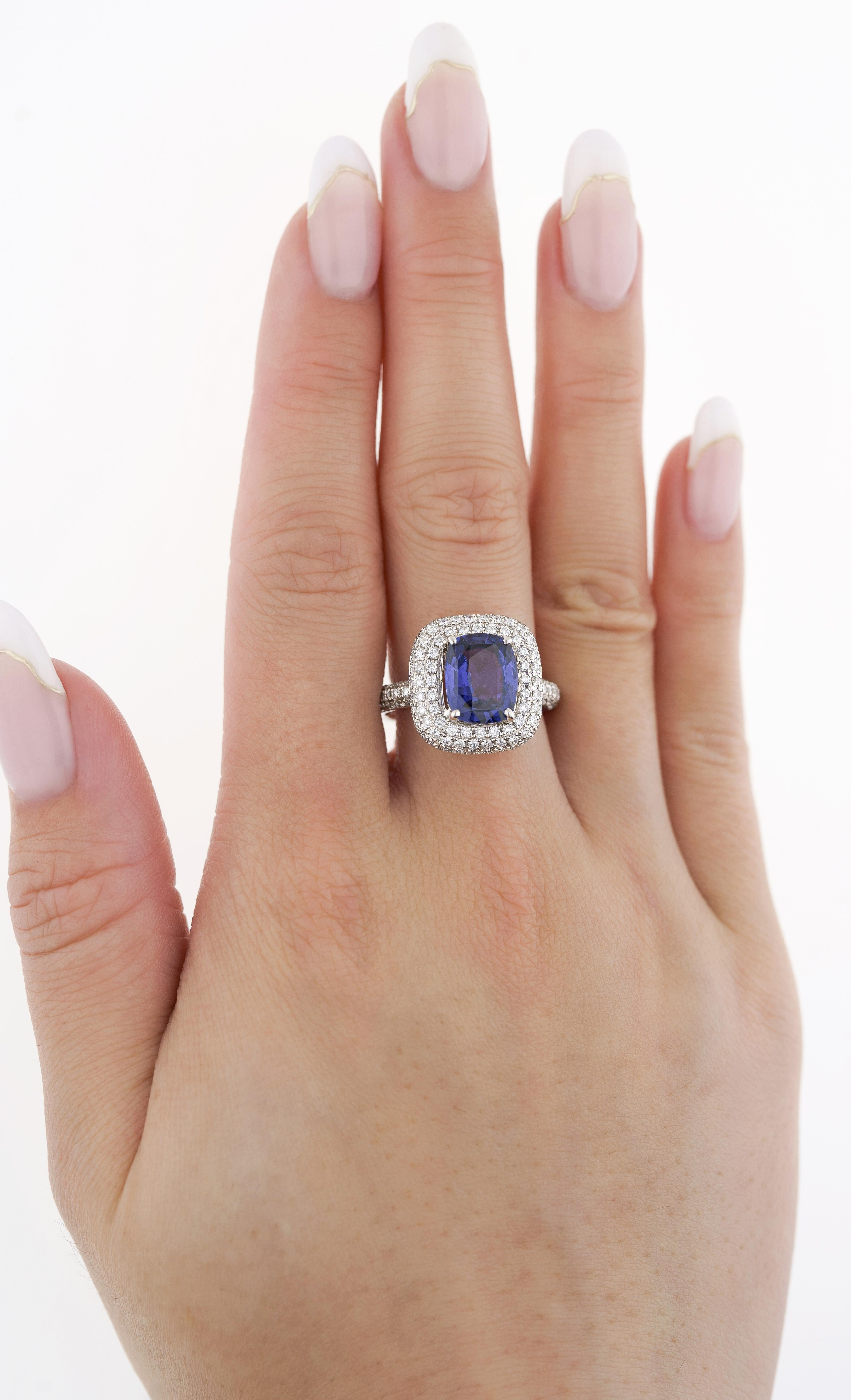 Contemporary GIA Certified No Heat Color Change 3.25 Carat Violet-Blue Sapphire Ring For Sale