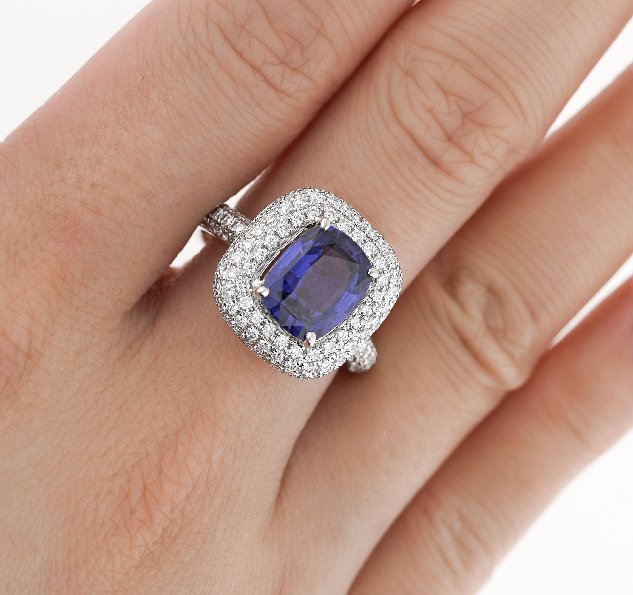 GIA Certified No Heat Color Change 3.25 Carat Violet-Blue Sapphire Ring For Sale 3