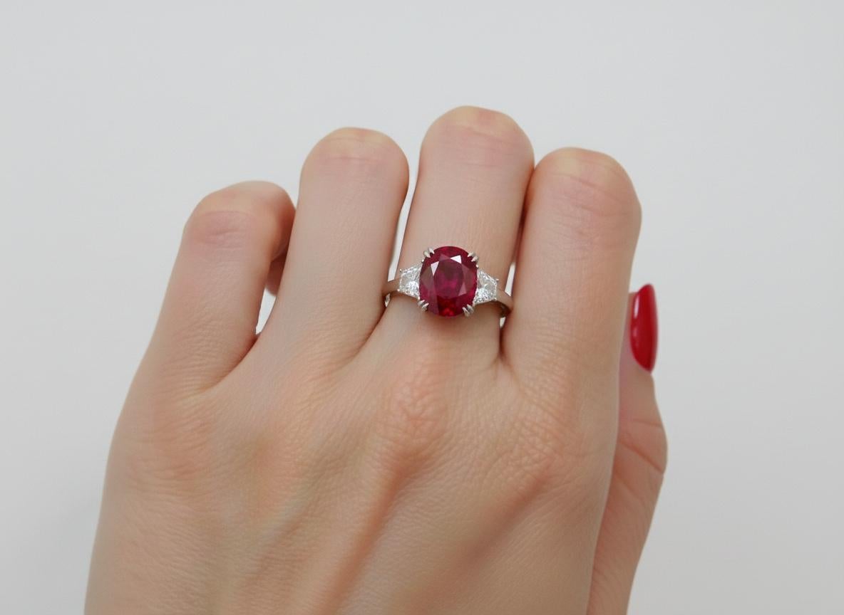 Taille coussin Bague en platine avec rubis rouge et diamant certifiés GIA et sans traitement thermique en vente