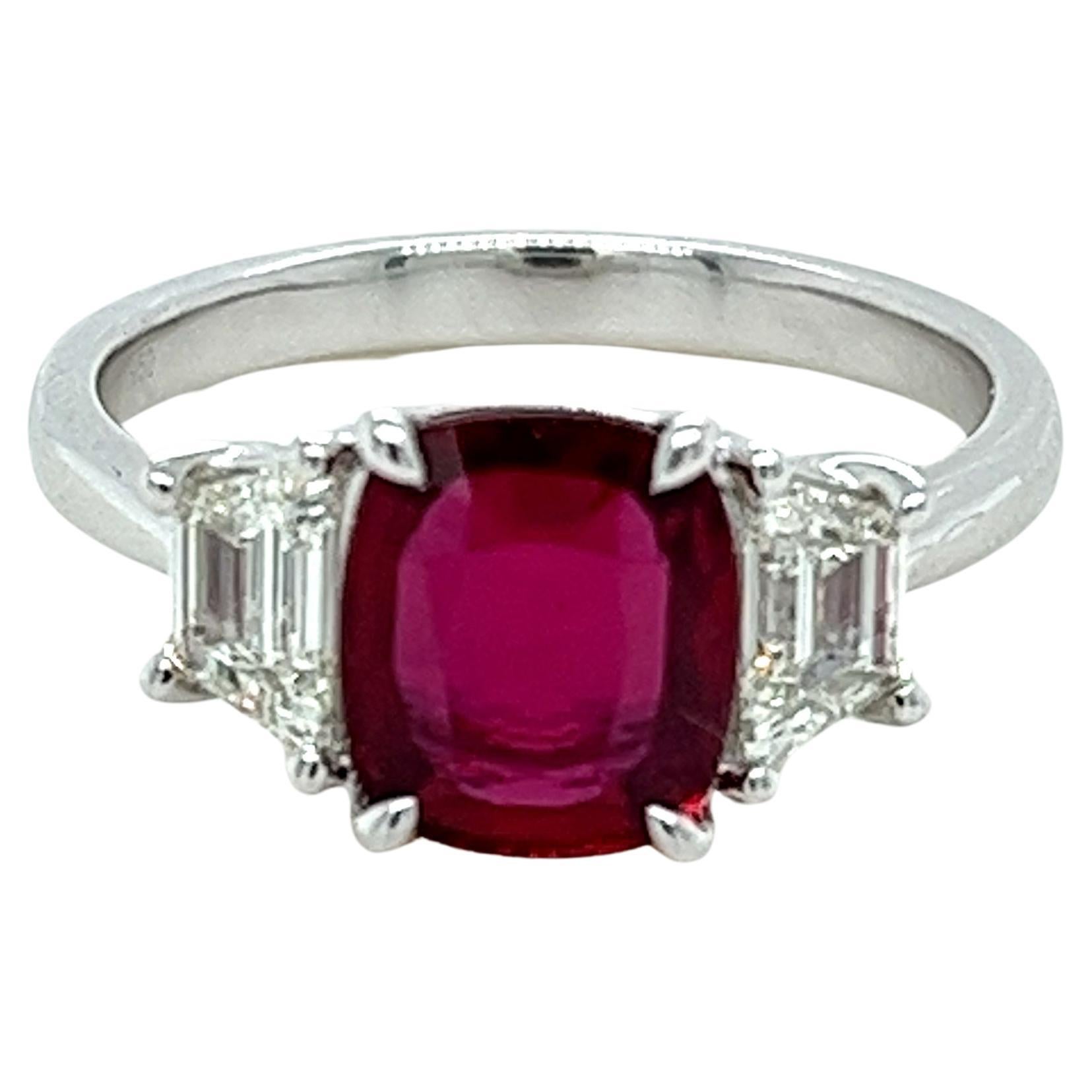 GIA Certified NO HEAT Ruby & Diamond Three Stone Ring in Platinum (Bague à trois pierres, rubis et diamants, certifiée par le GIA) en vente