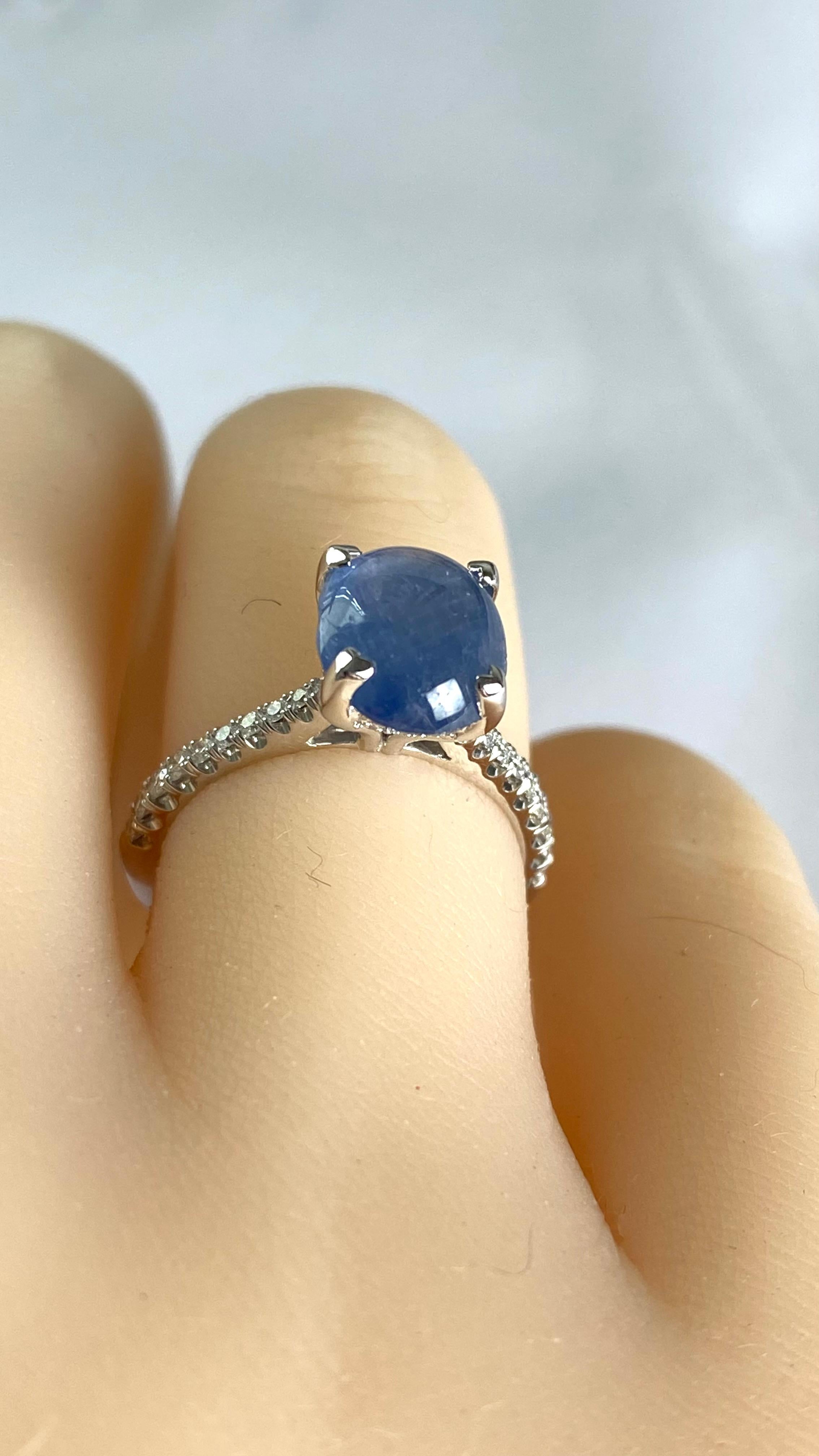 GIA Certified No Indication of Heating Cabochon Sapphire Diamond Platinum Ring For Sale 4