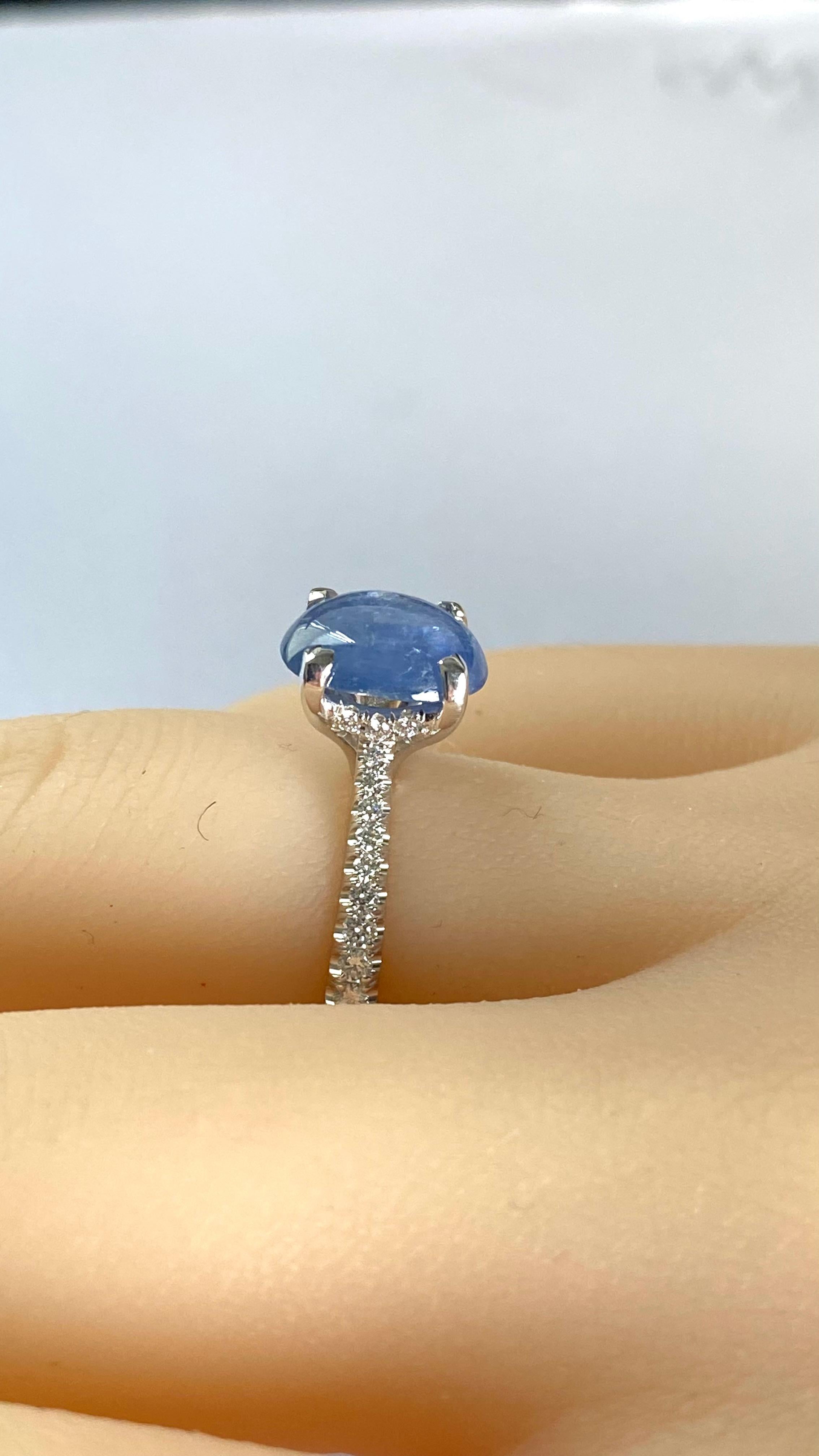 GIA Certified No Indication of Heating Cabochon Sapphire Diamond Platinum Ring For Sale 3