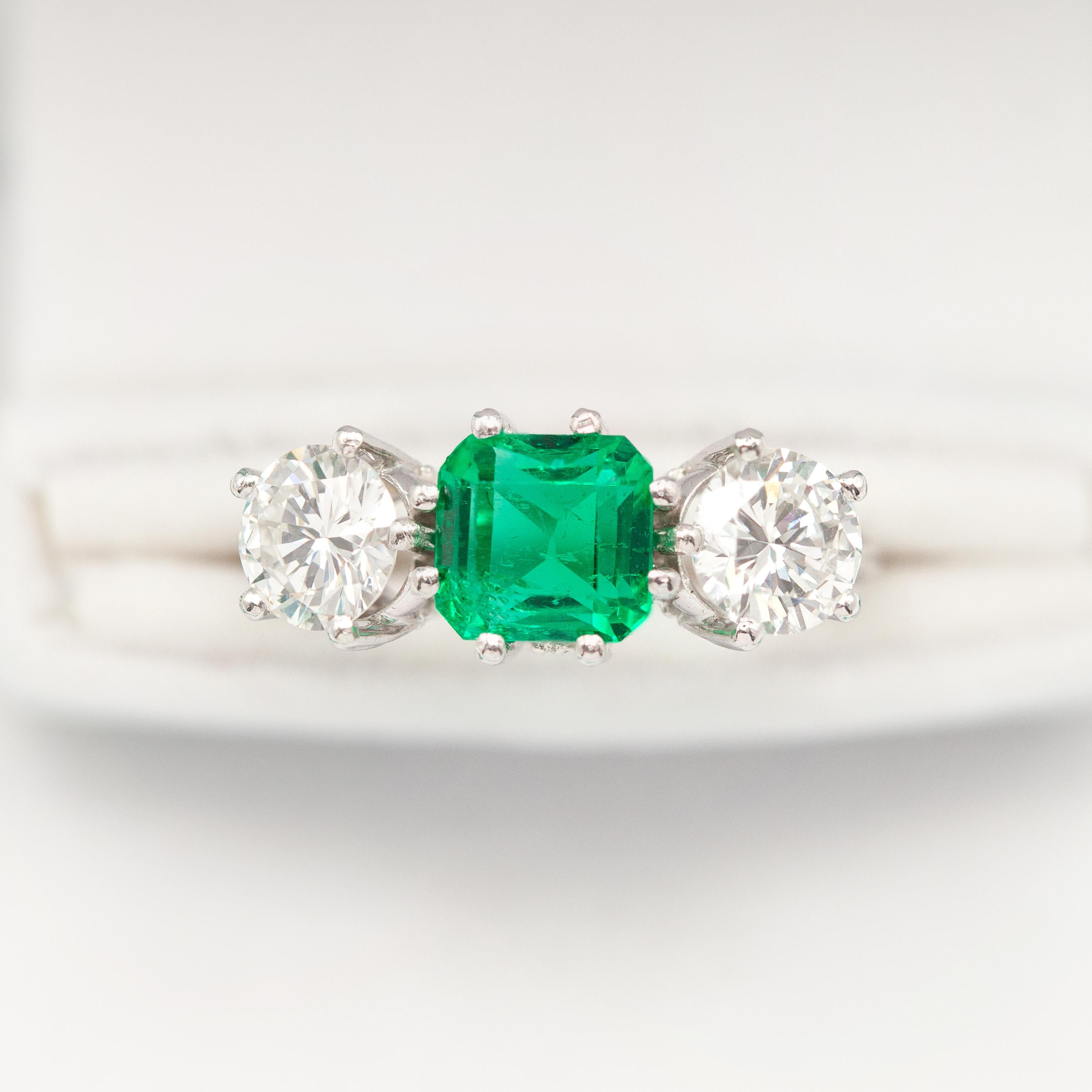 GIA zertifiziert NO OIL kolumbianischen Smaragd Diamant Platin Drei-Stein-Ring im Angebot 3