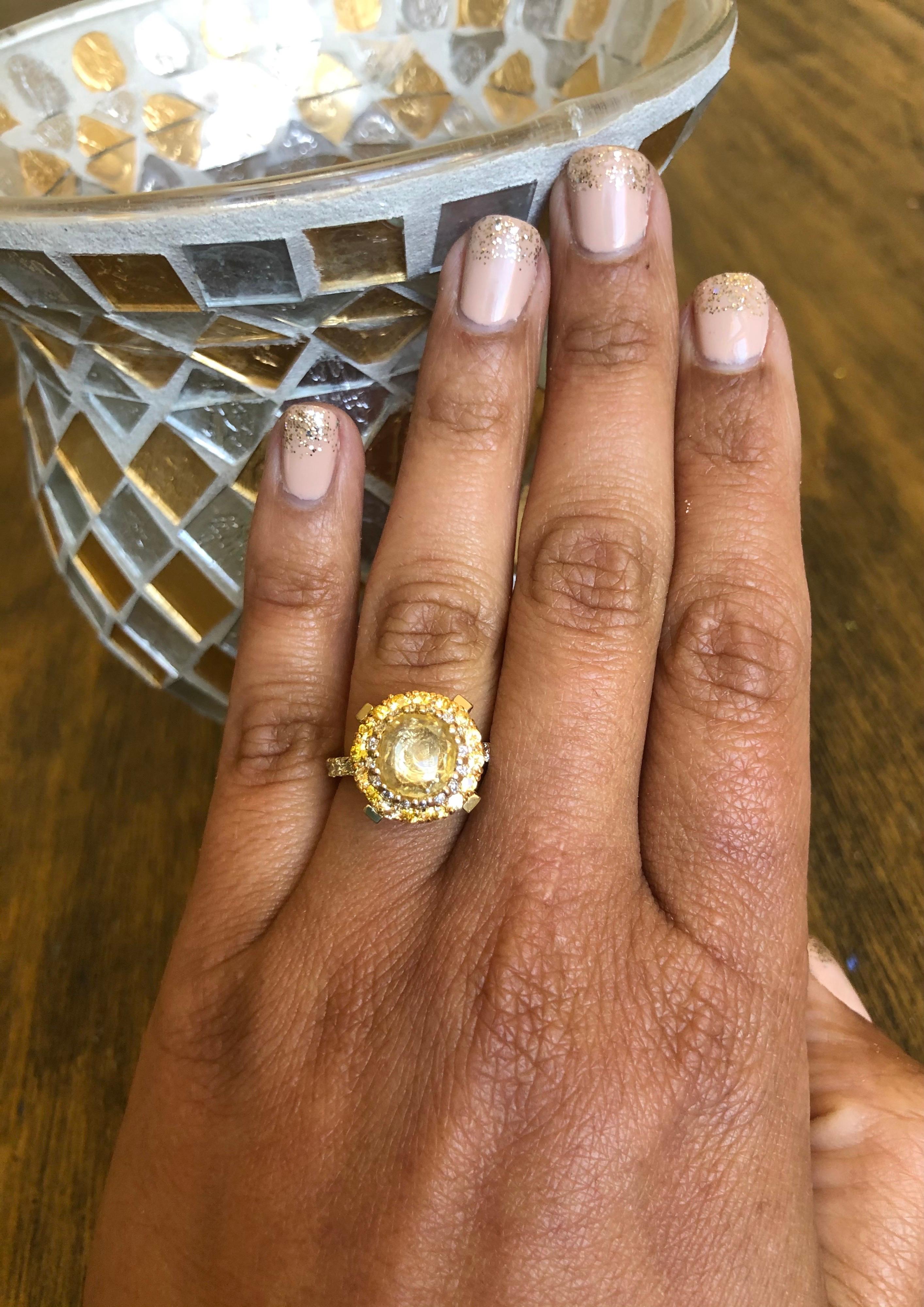 Bague de fiançailles en or jaune 14 carats avec saphir jaune non chauffé et diamant certifié GIA Neuf - En vente à Los Angeles, CA