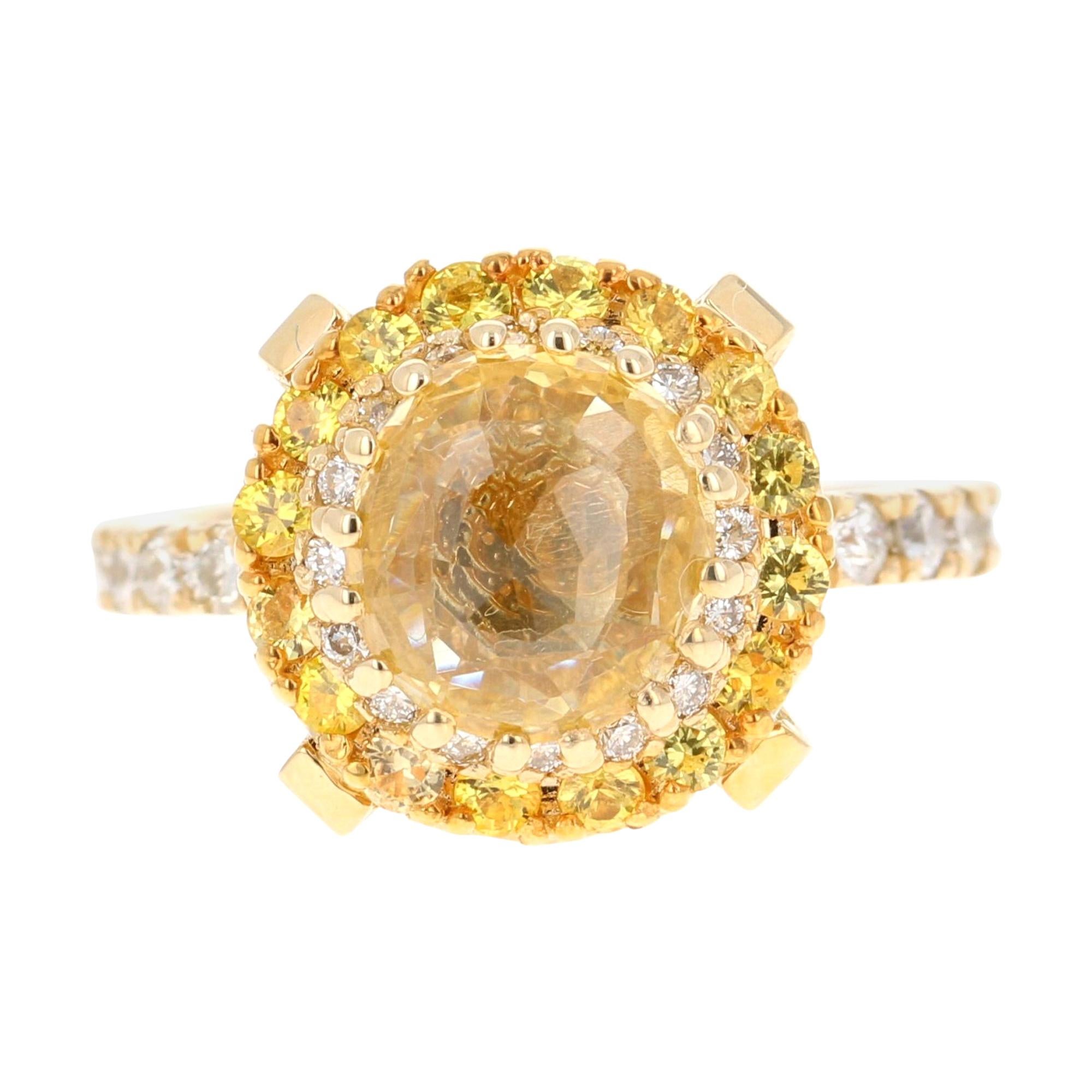 Bague de fiançailles en or jaune 14 carats avec saphir jaune non chauffé et diamant certifié GIA en vente
