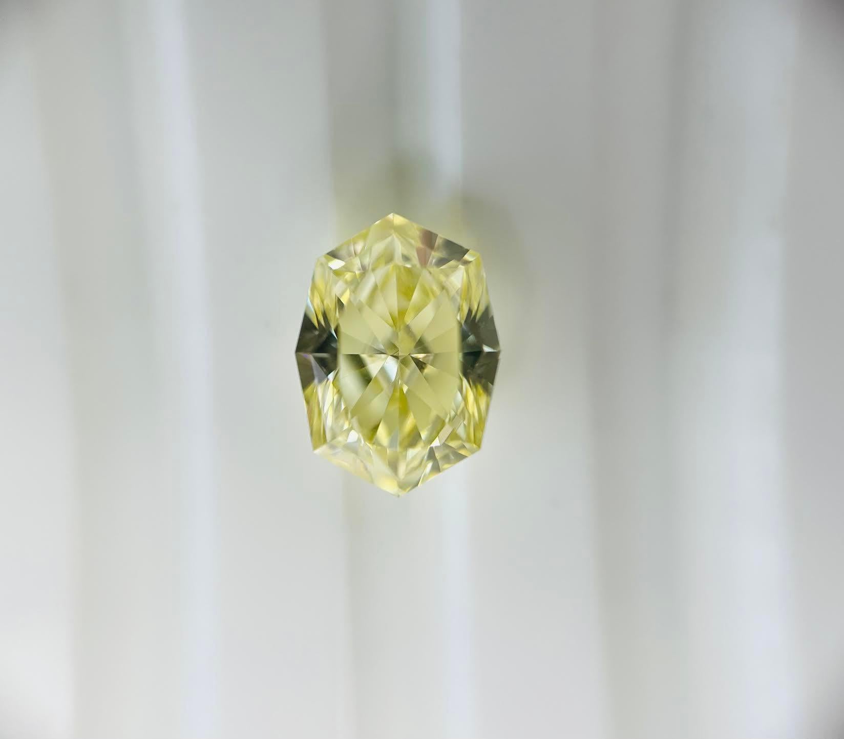 Taille octogone Diamant octogonal certifié GIA de 1,54 carat Naturel Fancy Yellow VS1 en vente