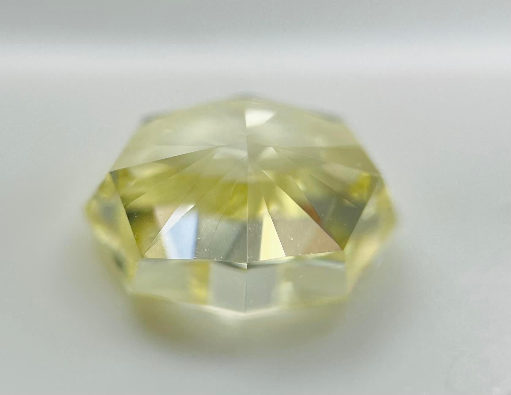 Diamant octogonal certifié GIA de 1,54 carat Naturel Fancy Yellow VS1 Unisexe en vente