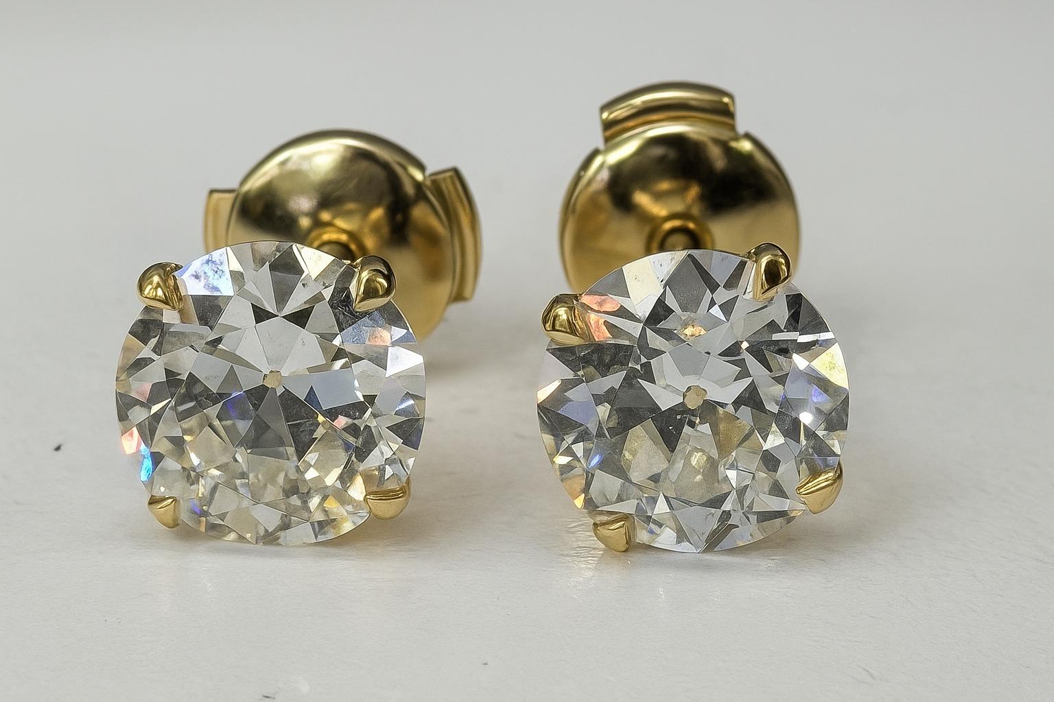 Contemporain Boucles d'oreilles en diamant européen certifié GIA de 4,28 carats en vente