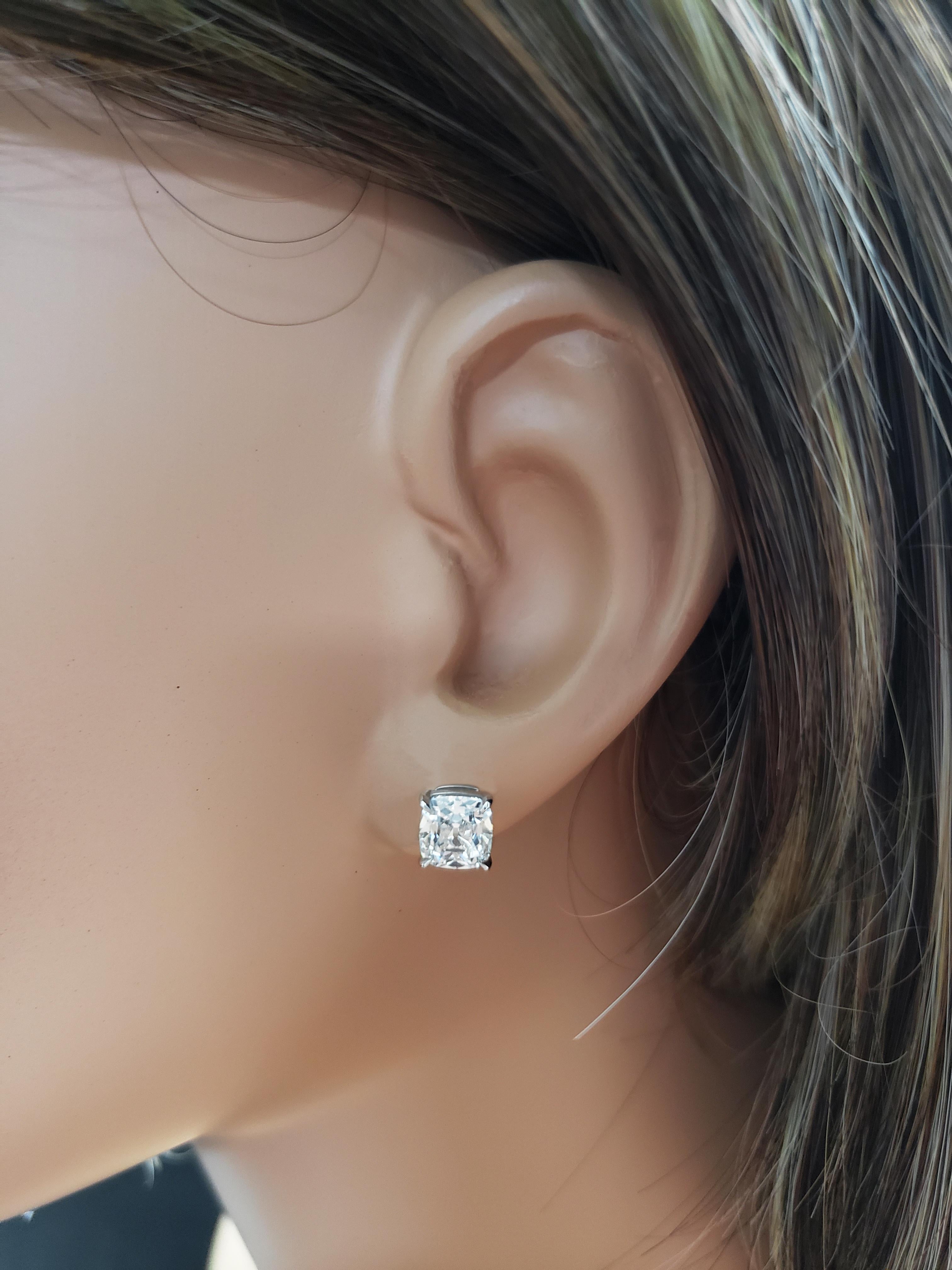 GIA Certified Old Mine Brilliant Diamond Stud Earrings In New Condition In New York, NY