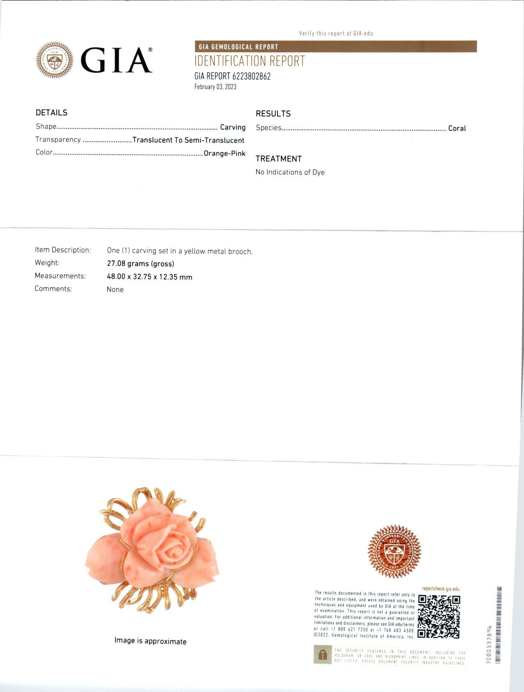 Broche fleur sculptée en or jaune, corail rose et orange, certifiée GIA Bon état - En vente à Stamford, CT