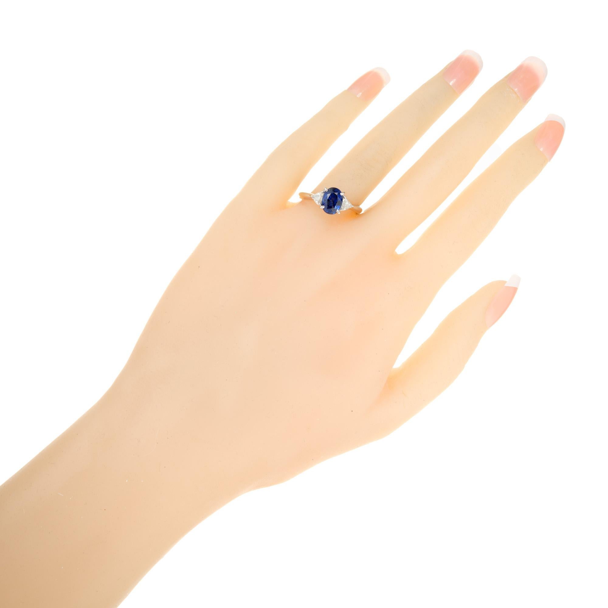Platin-Verlobungsring, GIA-zertifizierter ovaler 1,85 Karat blauer Saphir Diamant im Angebot 3