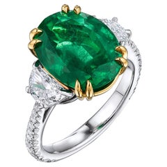 GIA Certified Oval 5.72 Carats Emerald Cocktail/Engagement Ring.
