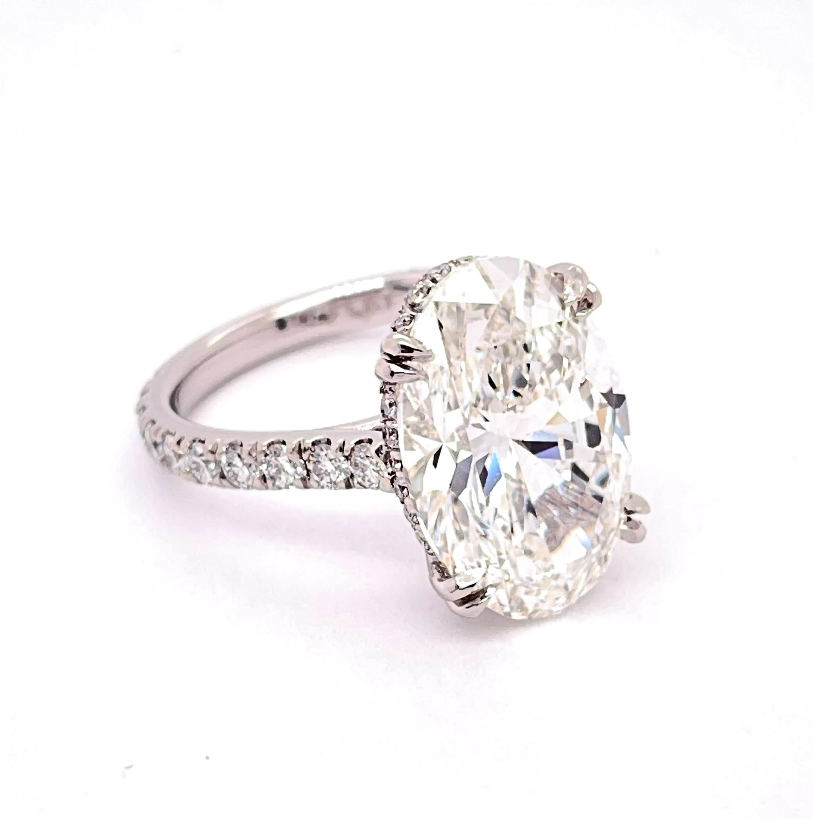 GIA-zertifizierter ovaler 7,53 Karat Diamant-Verlobungsring mit Platinfassung 1