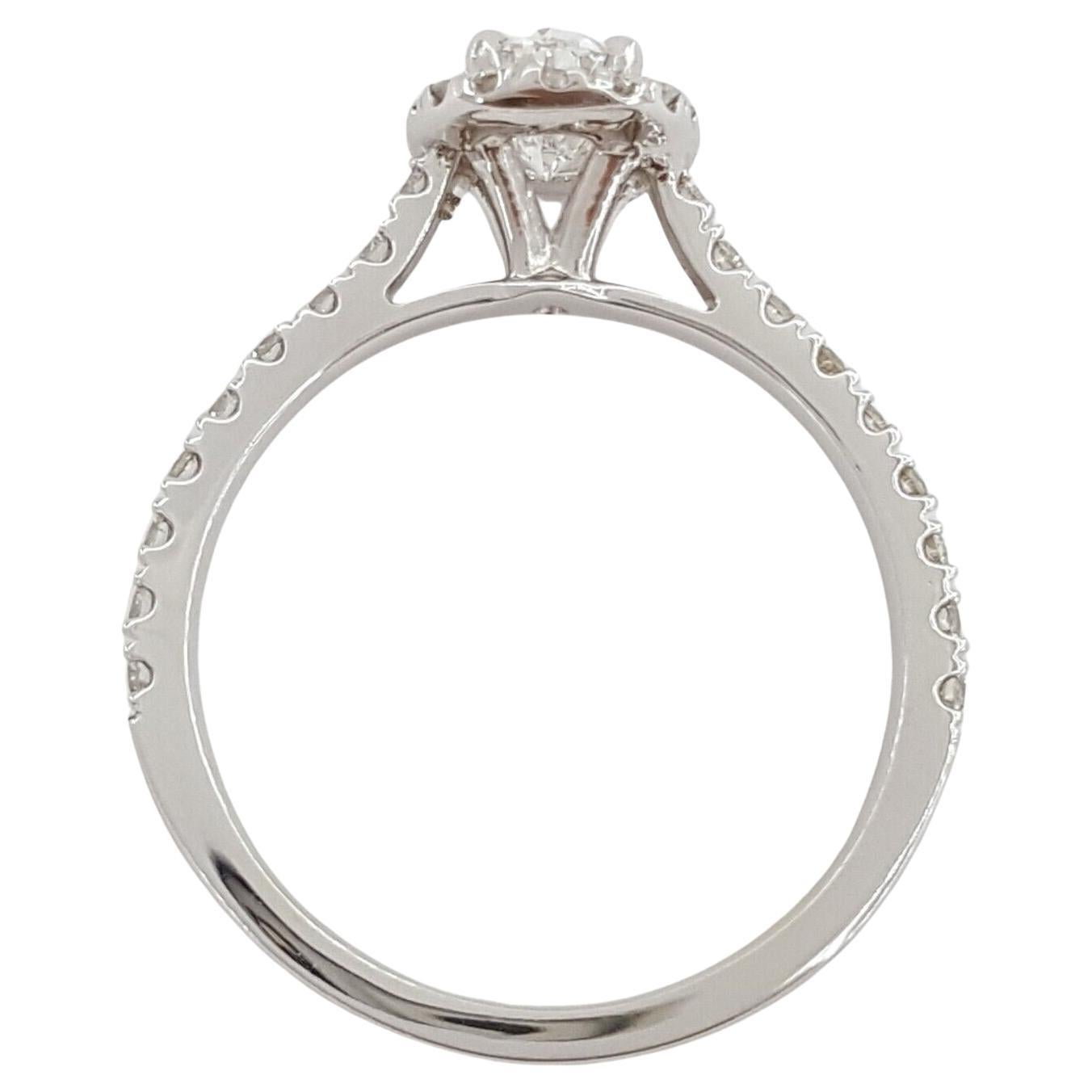 Verlobungsring aus 14 Karat Weißgold mit GIA-zertifiziertem ovalem Diamant-Halo im Brillantschliff (Moderne) im Angebot