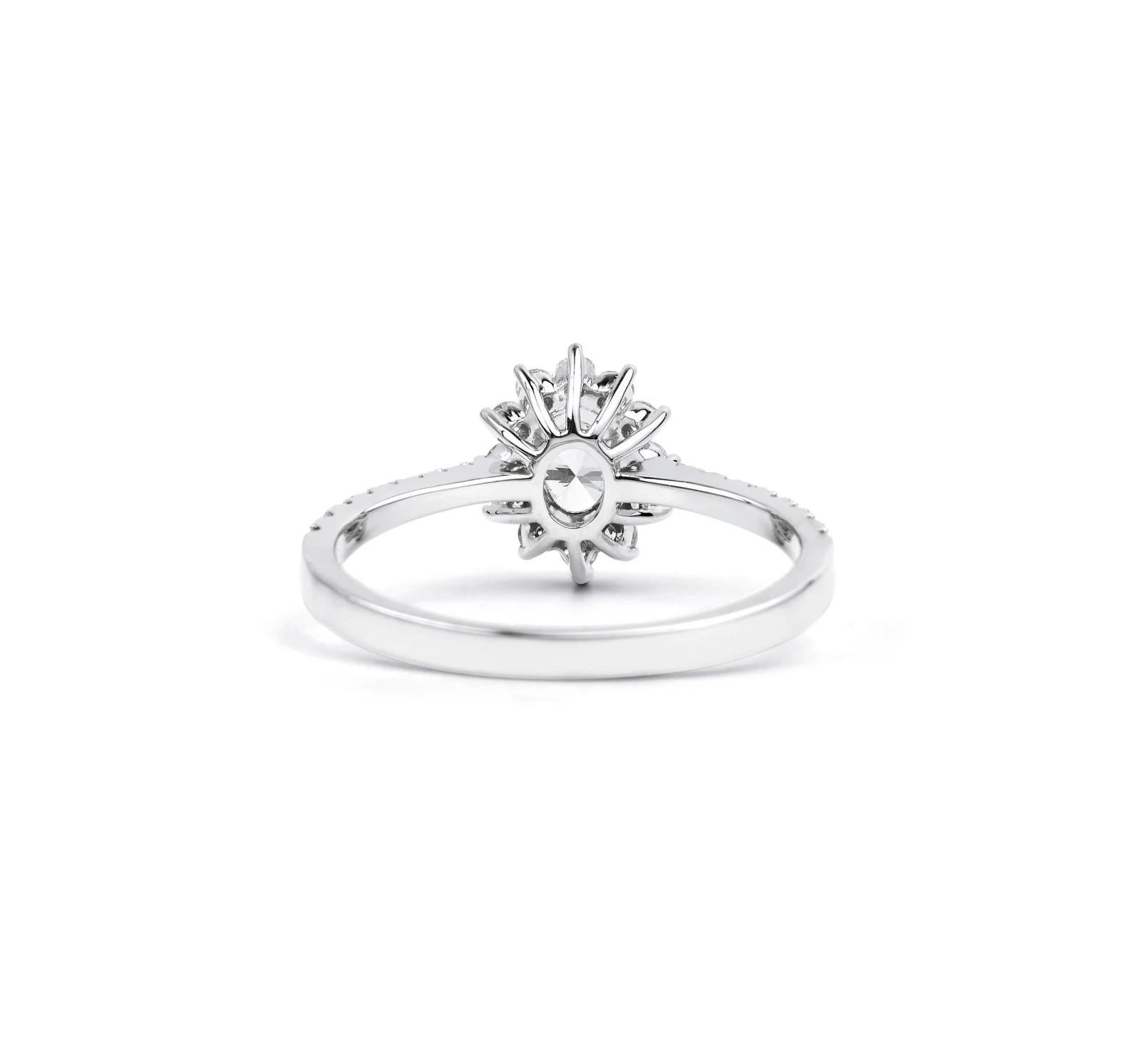 Bague de fiançailles en or blanc 14K certifiée GIA, diamant ovale taillé en brillant Halo Neuf - En vente à Hoffman Estate, IL