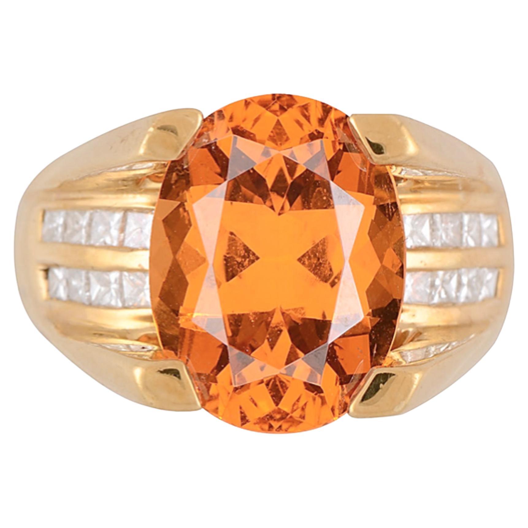 Bague en grenat spessartine orange mandarin taille ovale de 13,5 carats certifié par le GIA  en vente