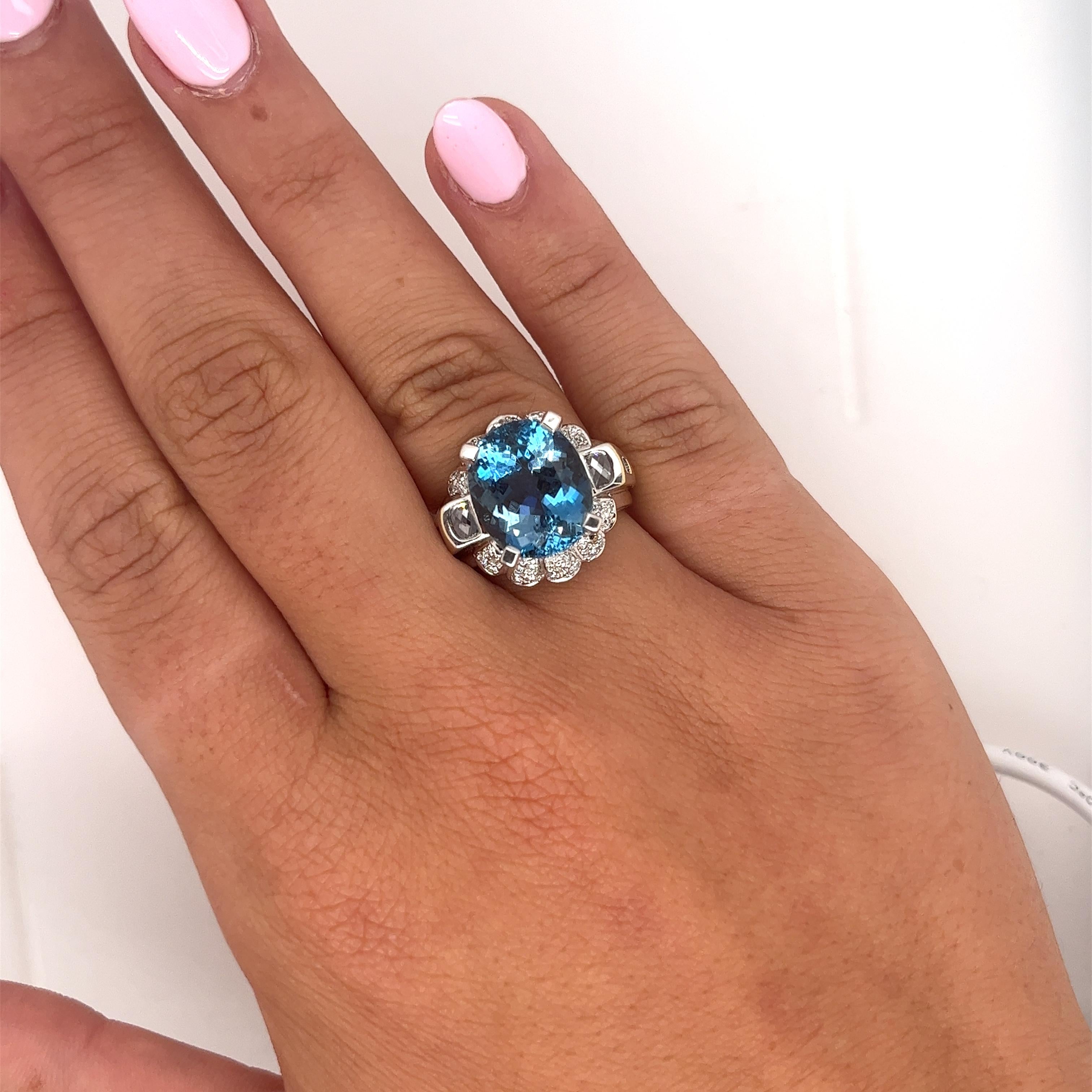 GIA Certified Oval Cut 9.5 Carat Natural Aquamarine Vintage Retro Ring  In New Condition For Sale In Miami, FL