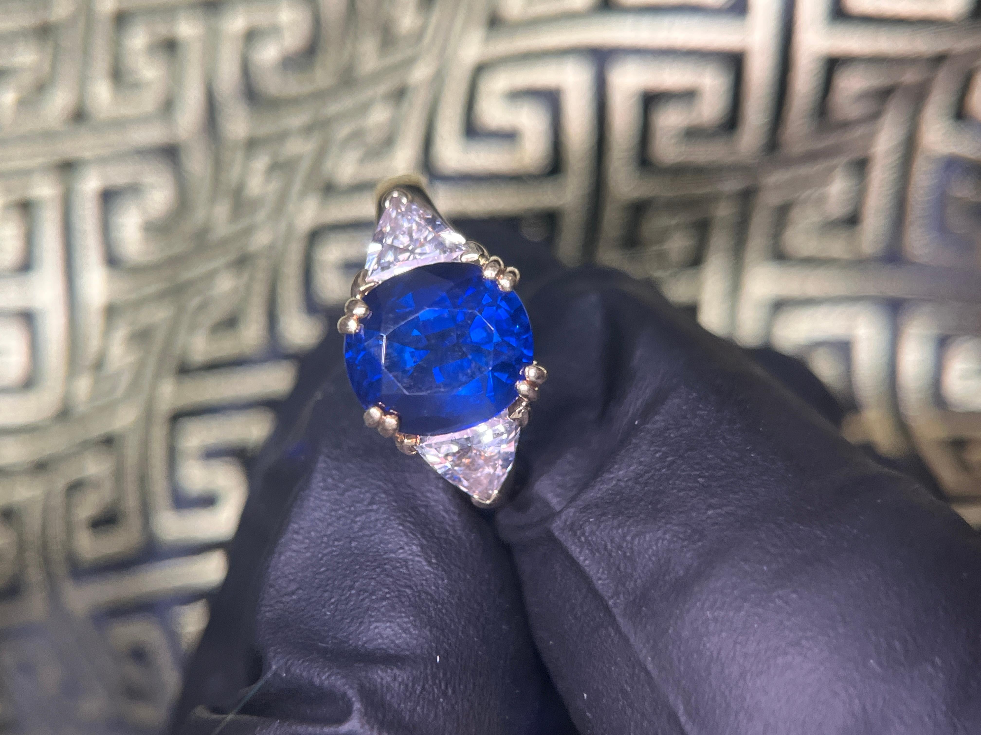 GIA Certified Oval Cut Blue Sapphire and Trillion Cut Diamond 3 Stone 18k Ring  For Sale 4