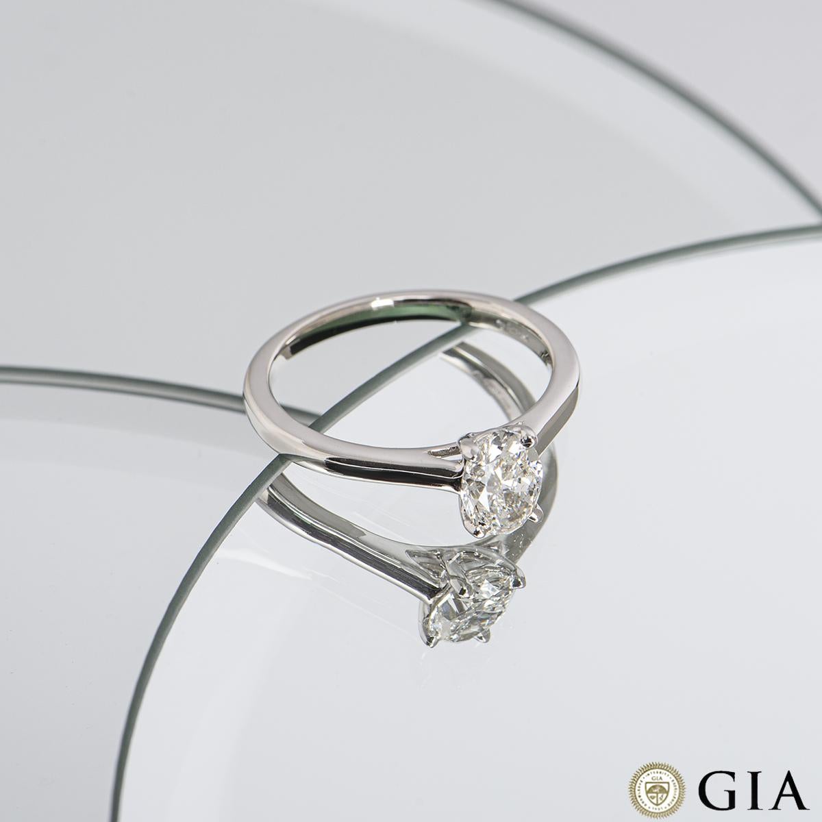 Bague de fiançailles avec diamant taille ovale certifié GIA de 0,80 F/VS2 Pour femmes en vente