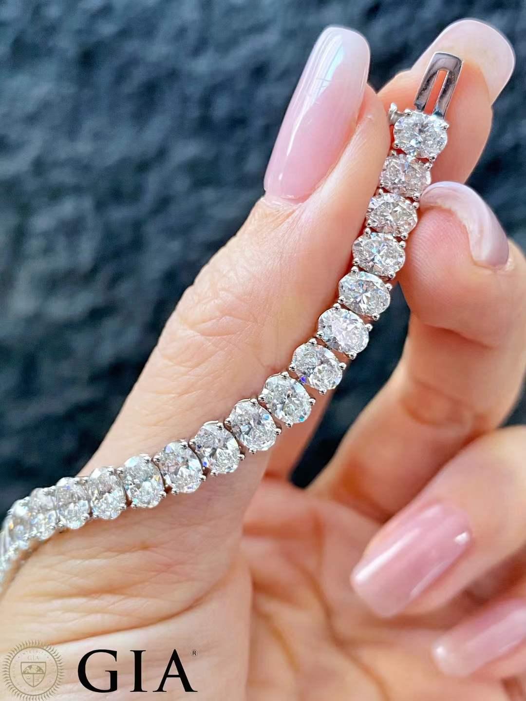 GIA-zertifiziertes Diamant-Tennisarmband mit Ovalschliff aus 18 Karat Gold im Angebot 7