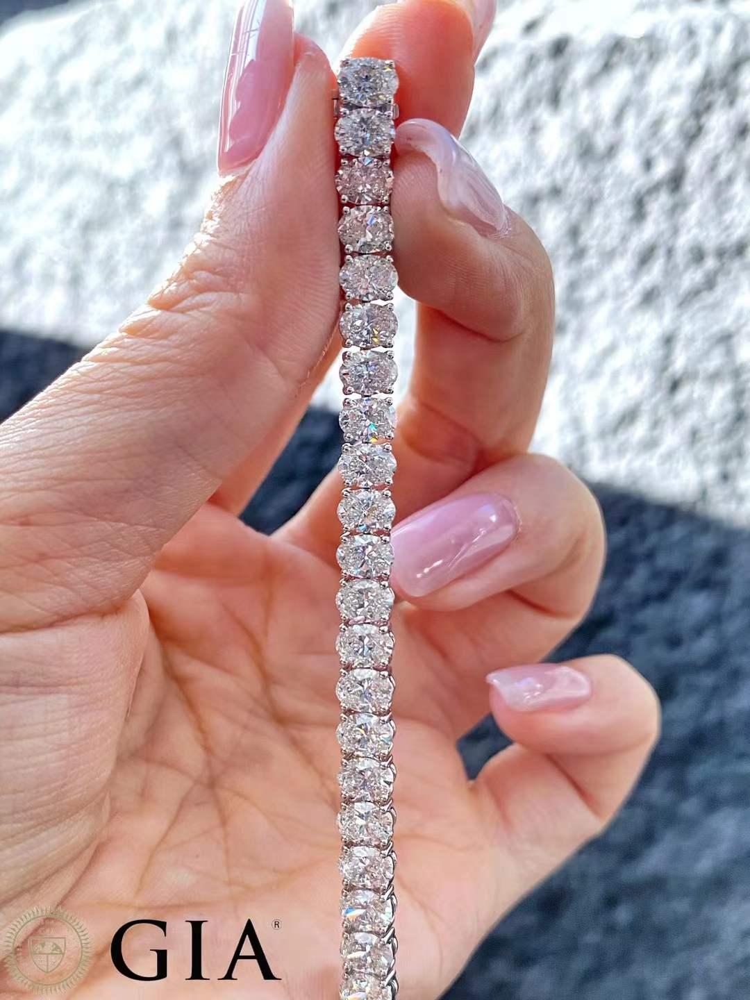 GIA-zertifiziertes Diamant-Tennisarmband mit Ovalschliff aus 18 Karat Gold für Damen oder Herren im Angebot