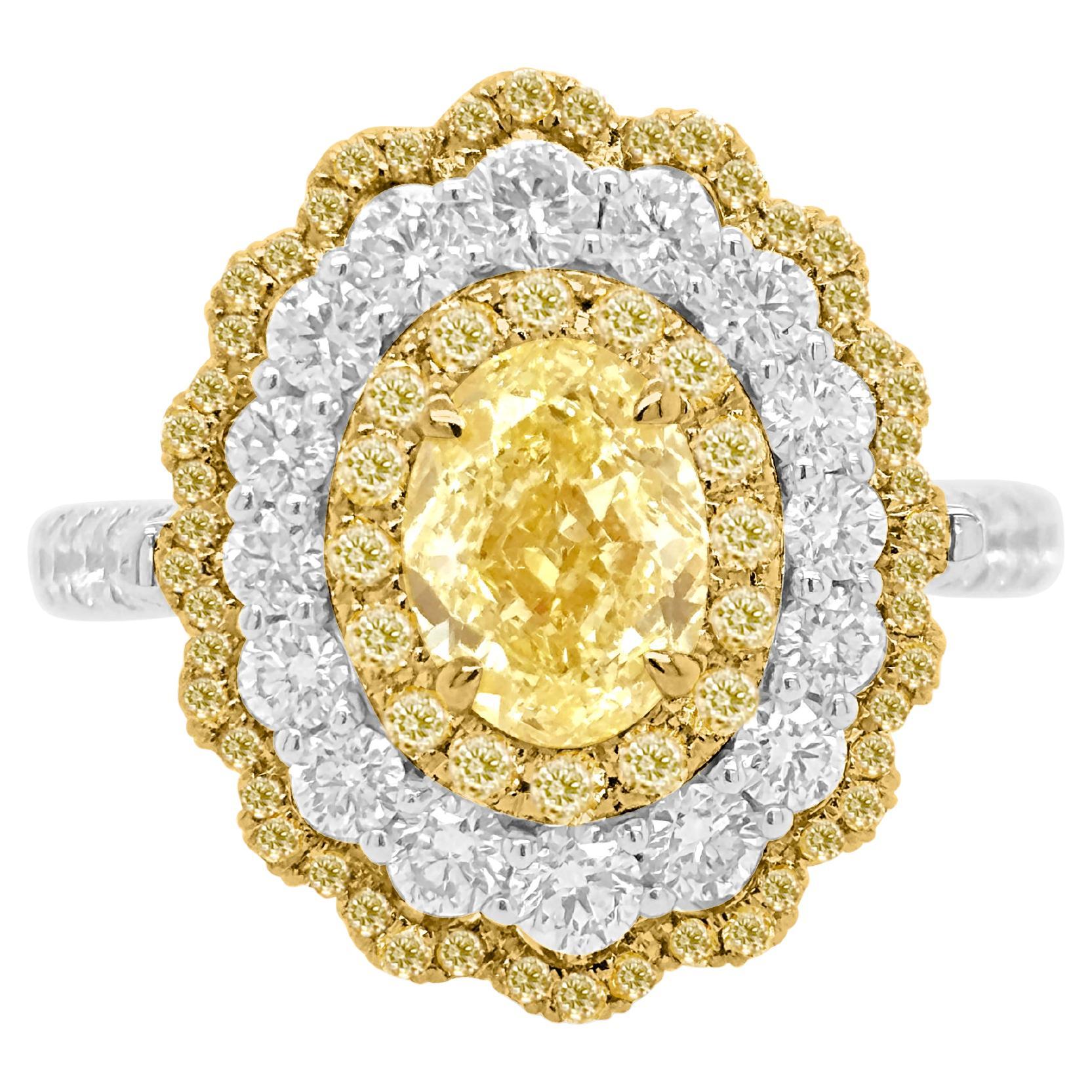 Pendentif et bague en diamant ovale certifié GIA de couleur naturelle jaune intense