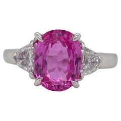 Bague à trois pierres en or blanc 18 carats avec saphir rose ovale et diamants certifiés GIA