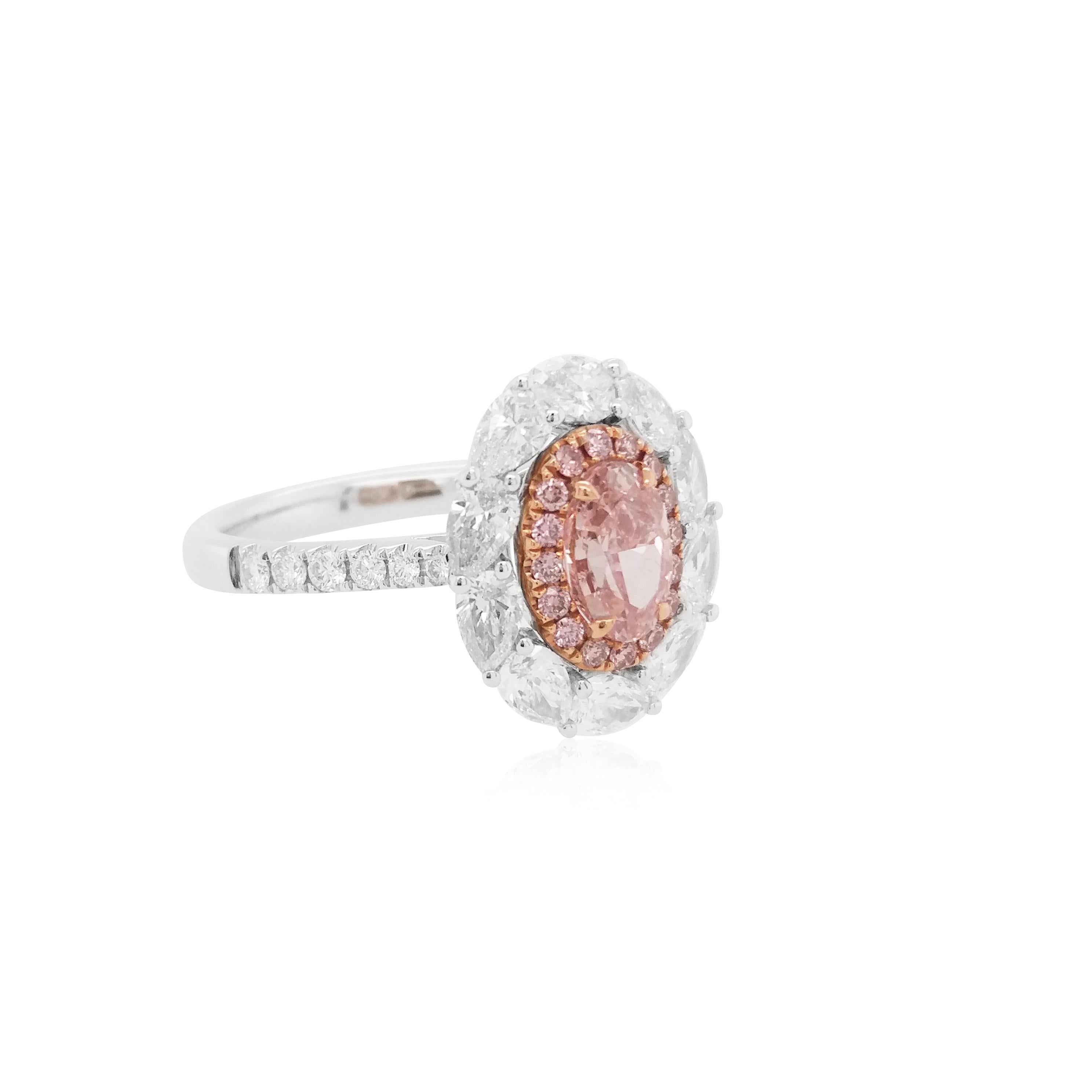 Taglio ovale Anello in oro 18 carati con diamante rosa a forma ovale e diamante bianco a forma di pera certificato GIA in vendita
