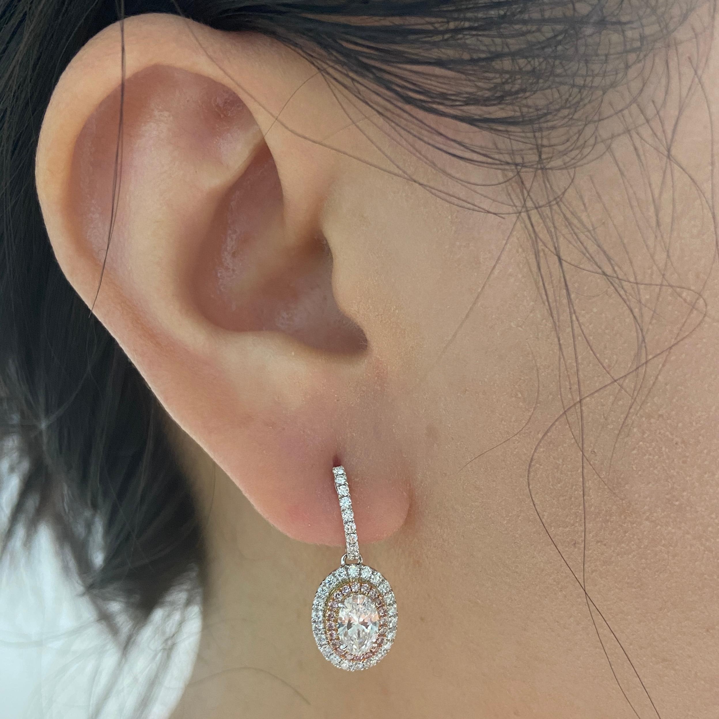 Boucles d'oreilles en or 18K certifiées GIA et composées de diamants blancs et de diamants roses de forme ovale Neuf - En vente à Hong Kong, HK