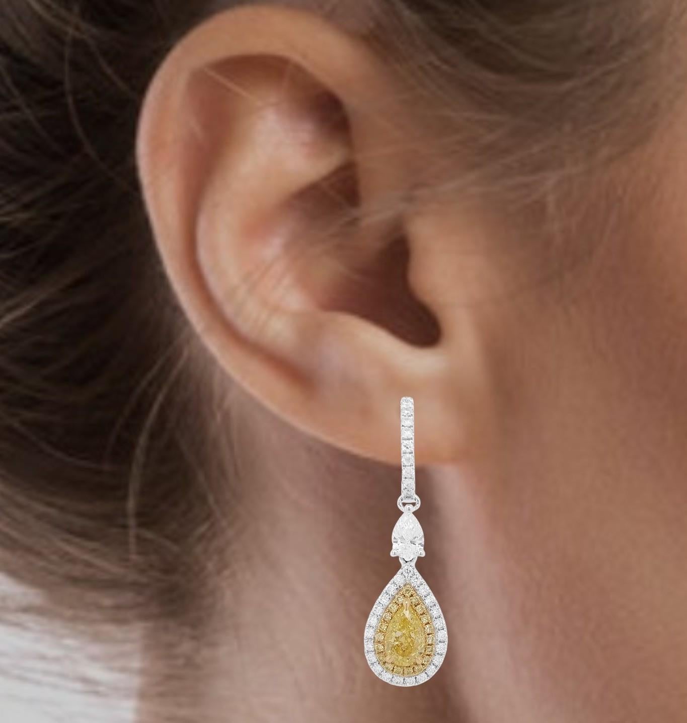 GIA Certified Pear 1.02cts Yellow Diamond White Diamond 18K Gold Dangle Earrings In New Condition In Hong Kong, HK