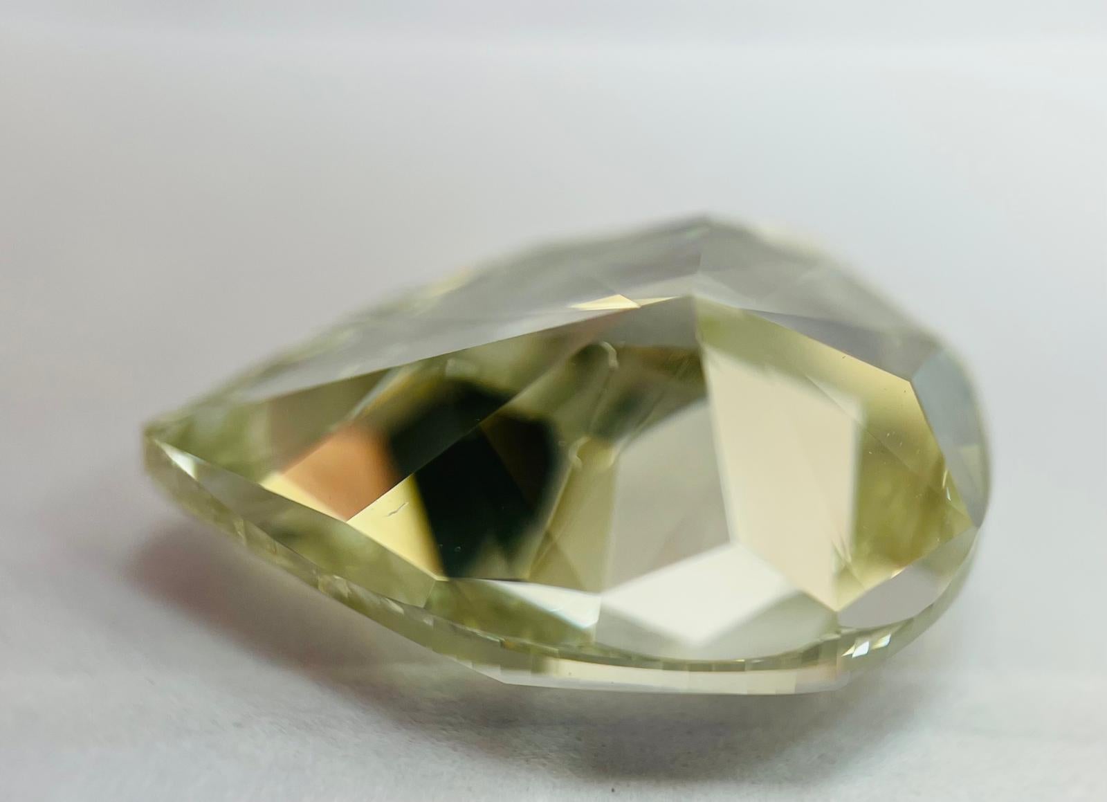 Taille poire Poire certifiée GIA 8,27ct. Diamant naturel non serti F. jaune-jauneâtre vert VVS2 en vente