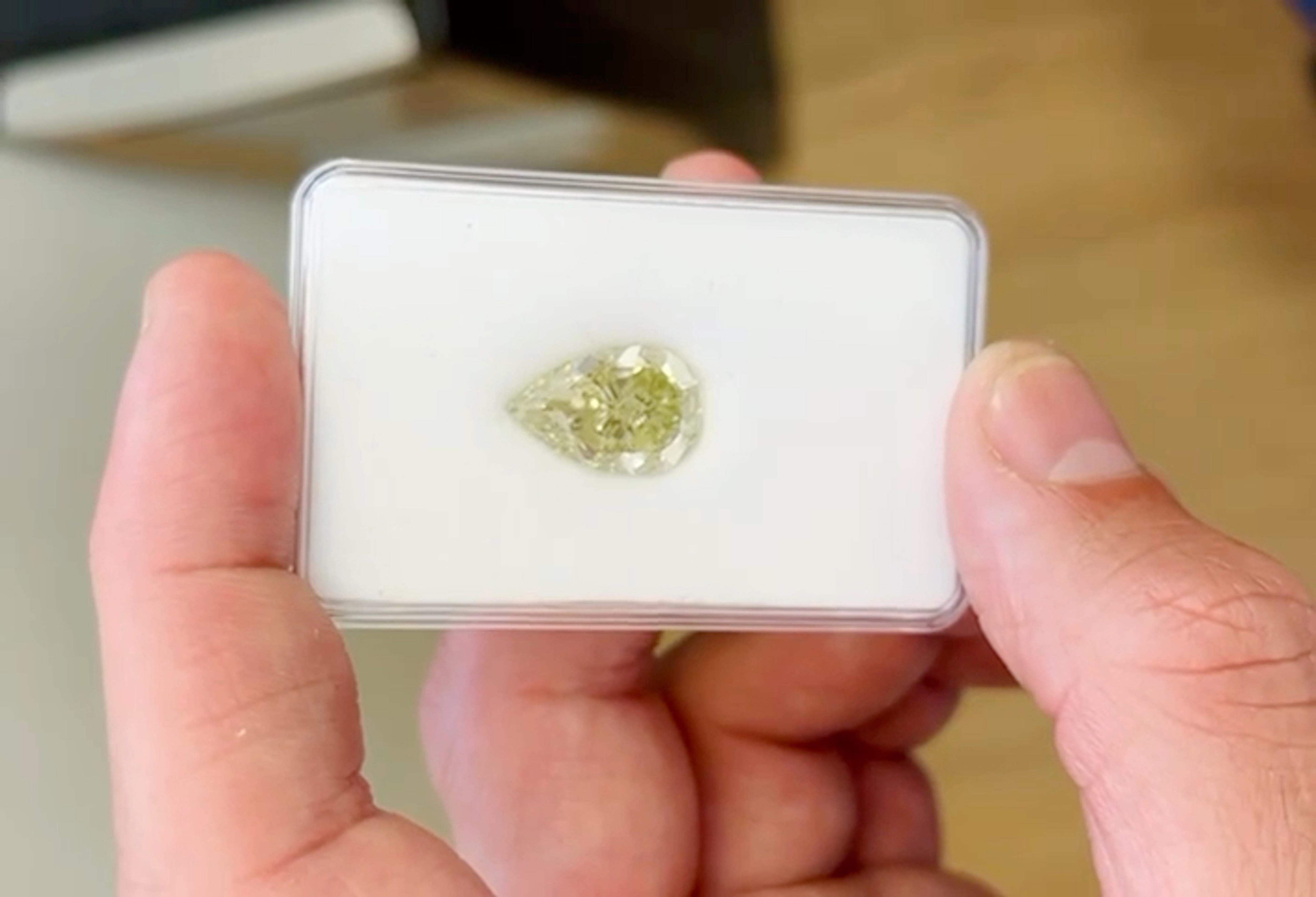 Poire certifiée GIA 8,27ct. Diamant naturel non serti F. jaune-jauneâtre vert VVS2 Unisexe en vente