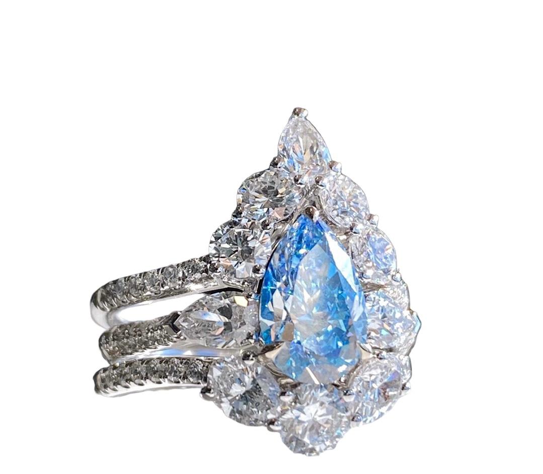 GIA Certified Pear Cut Blue Diamond Triple Band 3 Stone Wedding Ring (anneau de mariage à 3 pierres) Neuf - En vente à PARIS, FR