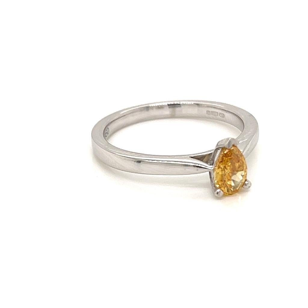 GIA-zertifizierter birnenförmiger Platin- Solitär-Ring mit 0,5 Karat gelbem Diamant (Tropfenschliff) im Angebot
