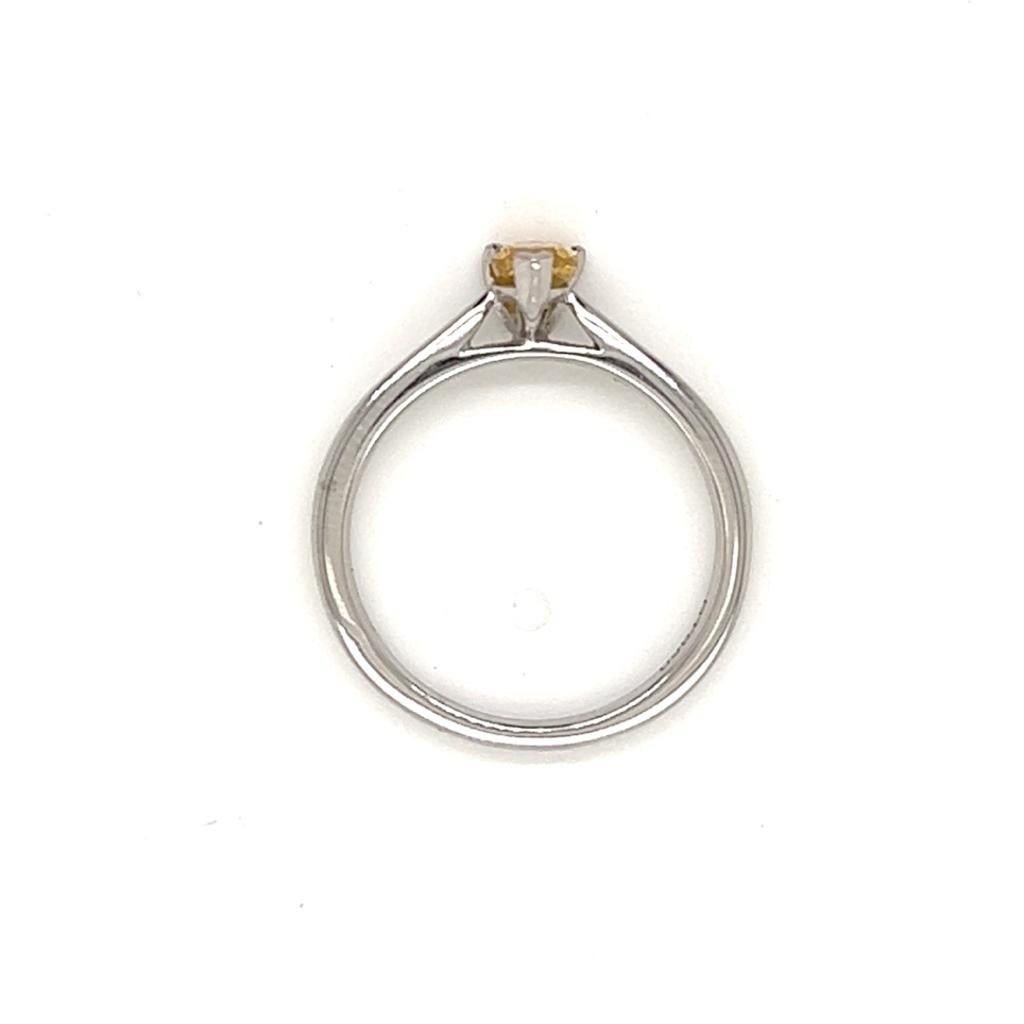 GIA-zertifizierter birnenförmiger Platin- Solitär-Ring mit 0,5 Karat gelbem Diamant im Angebot 1