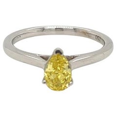 Bague solitaire en platine avec diamant jaune en forme de poire de 0.7 carat certifié GIA