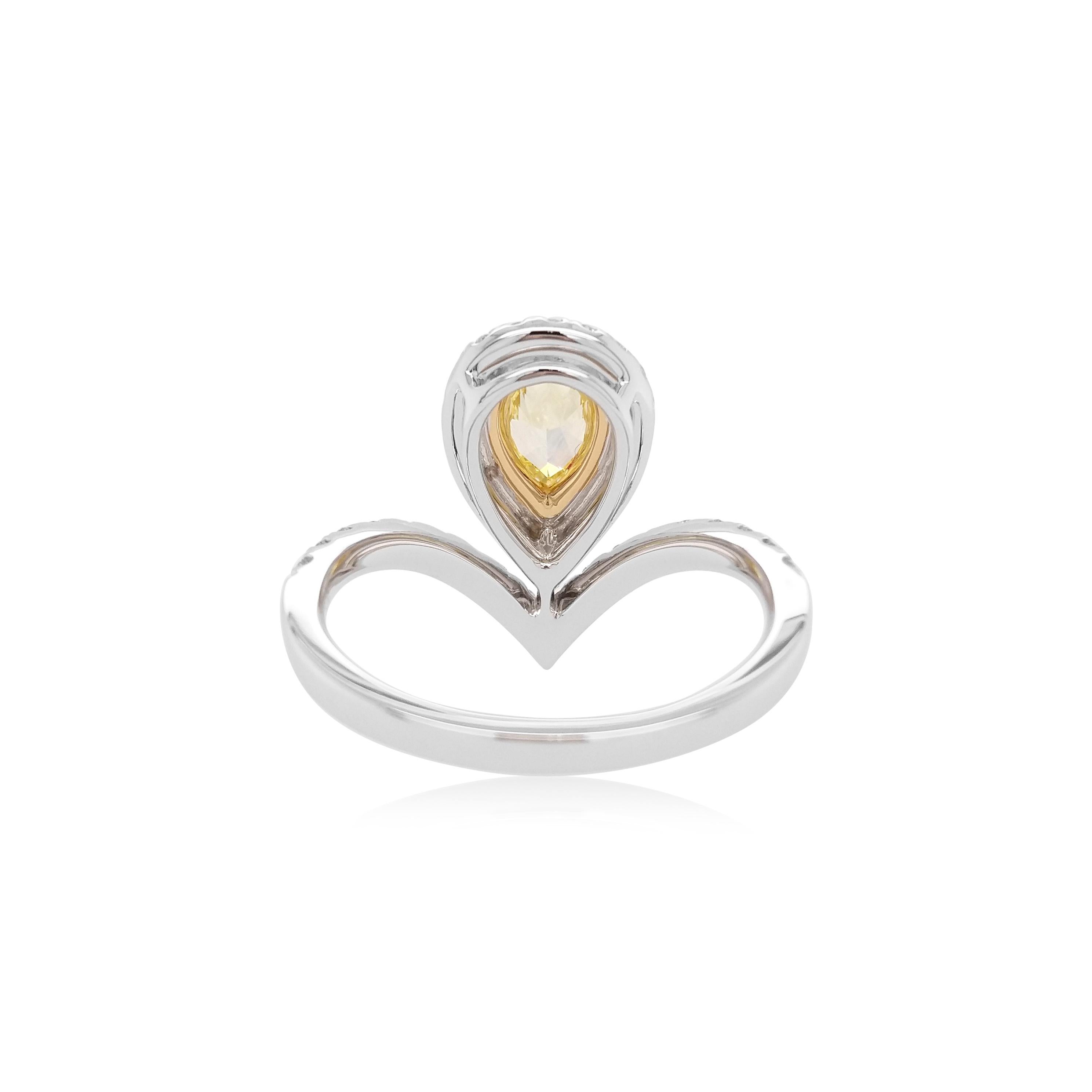 Anillo de oro de 18 quilates con diamante amarillo de fantasía y diamante blanco en forma de pera certificado por el GIA Corte pera en venta