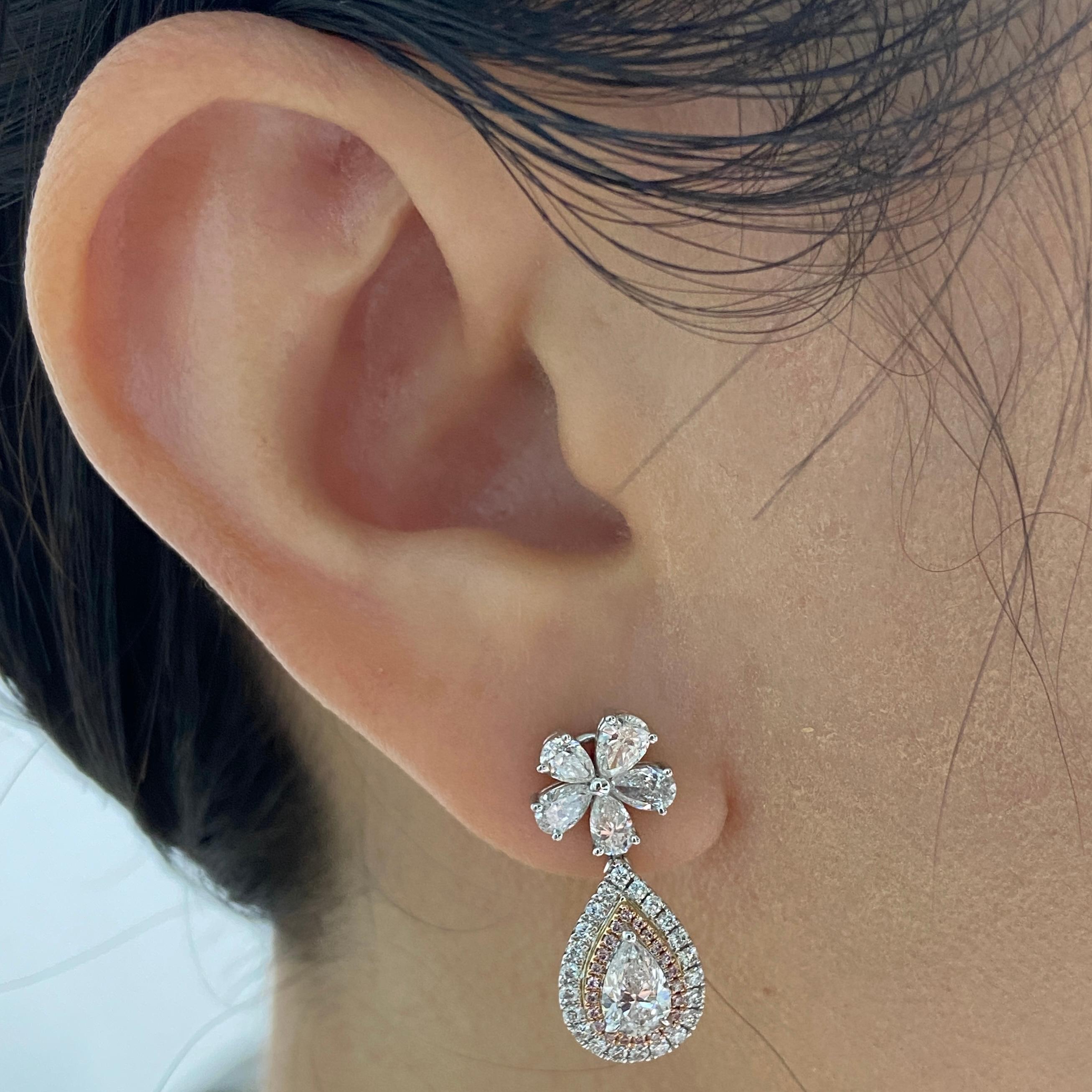 Taglio a goccia Orecchino con diamante bianco a forma di pera certificato GIA e diamante rosa in oro 18 carati in vendita